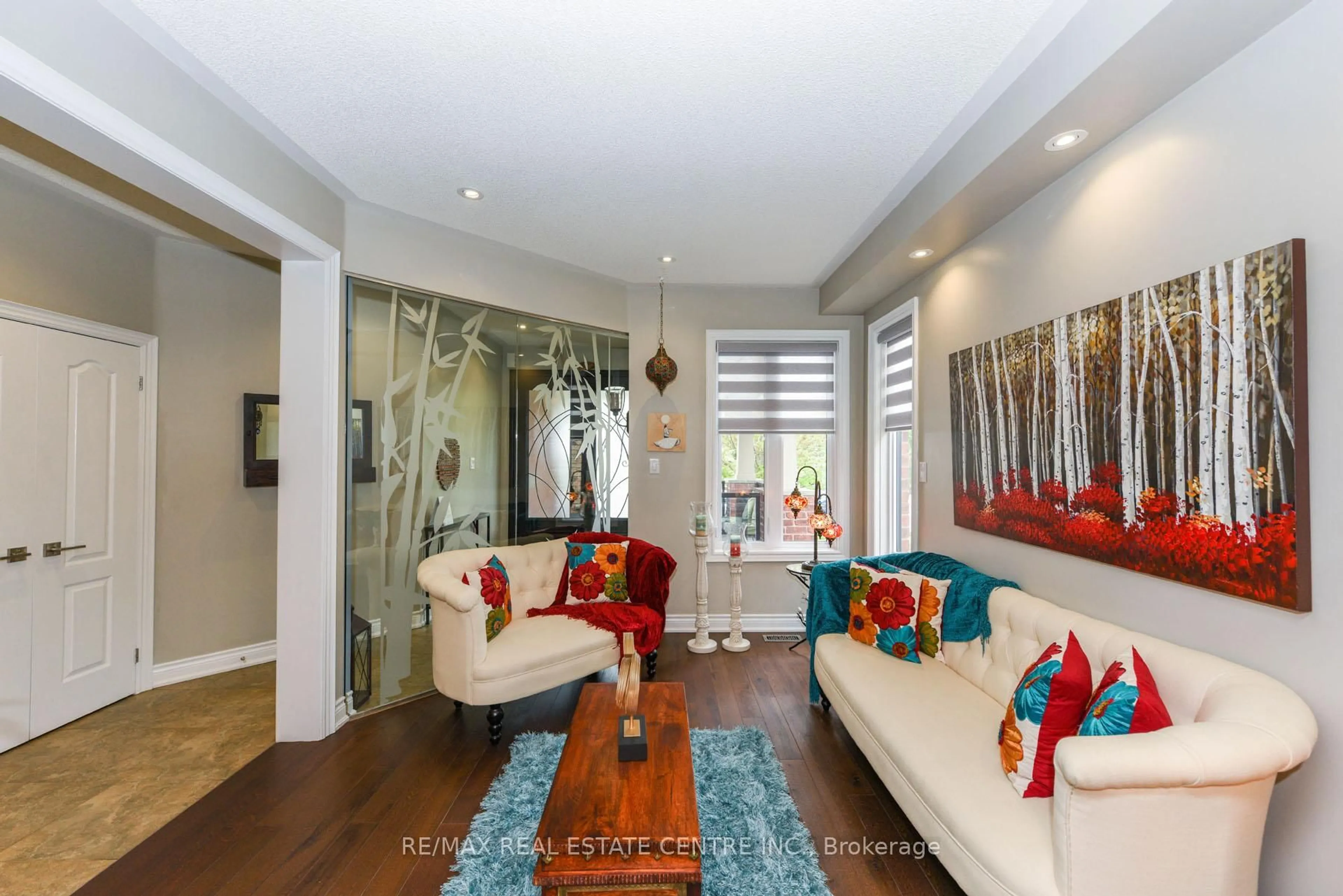 Living room with furniture, unknown for 3408 Hideaway Pl, Mississauga Ontario L5M 0A7