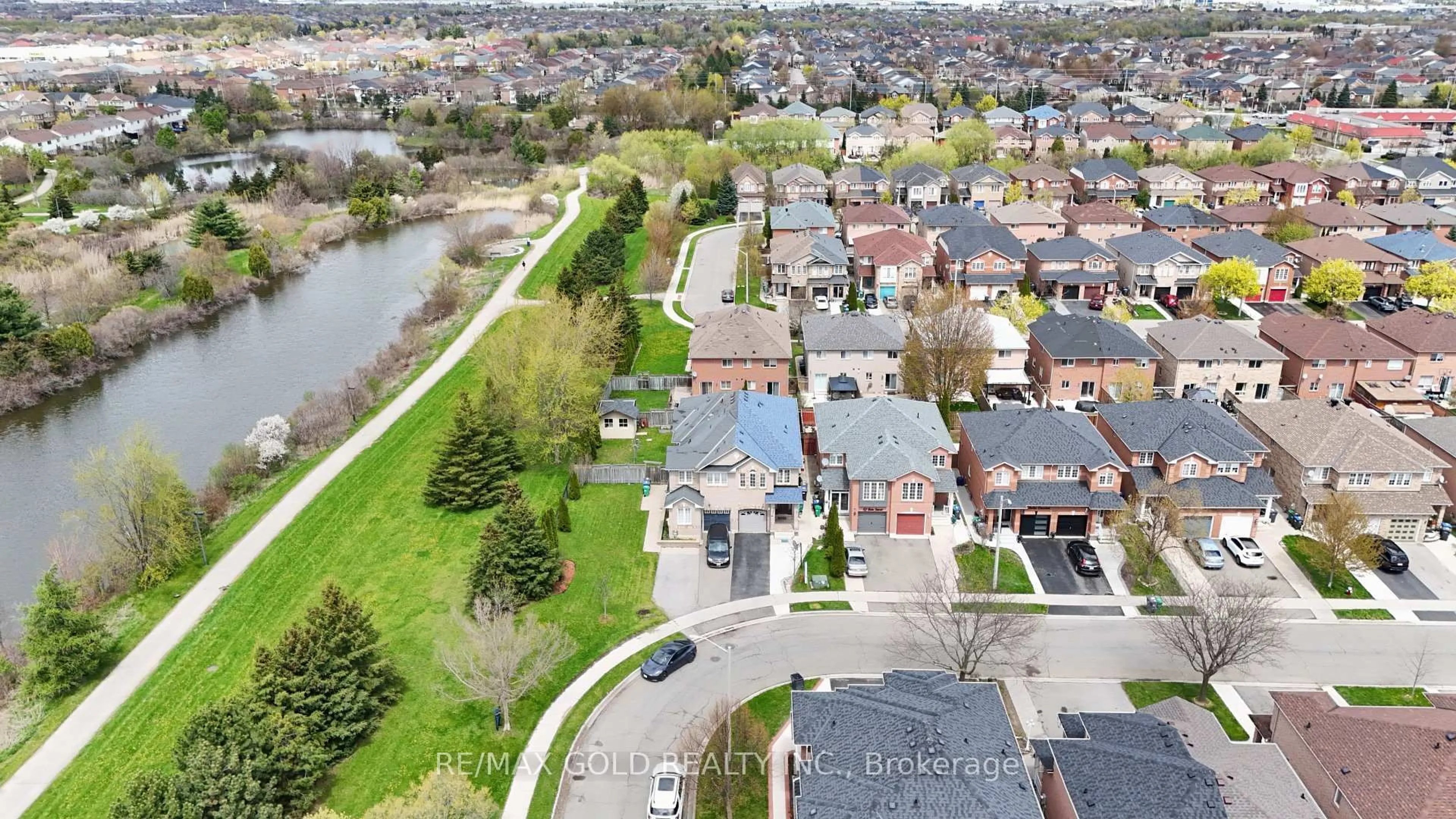 A pic from outside/outdoor area/front of a property/back of a property/a pic from drone, unknown for 44 Baha Cres, Brampton Ontario L7A 2J3