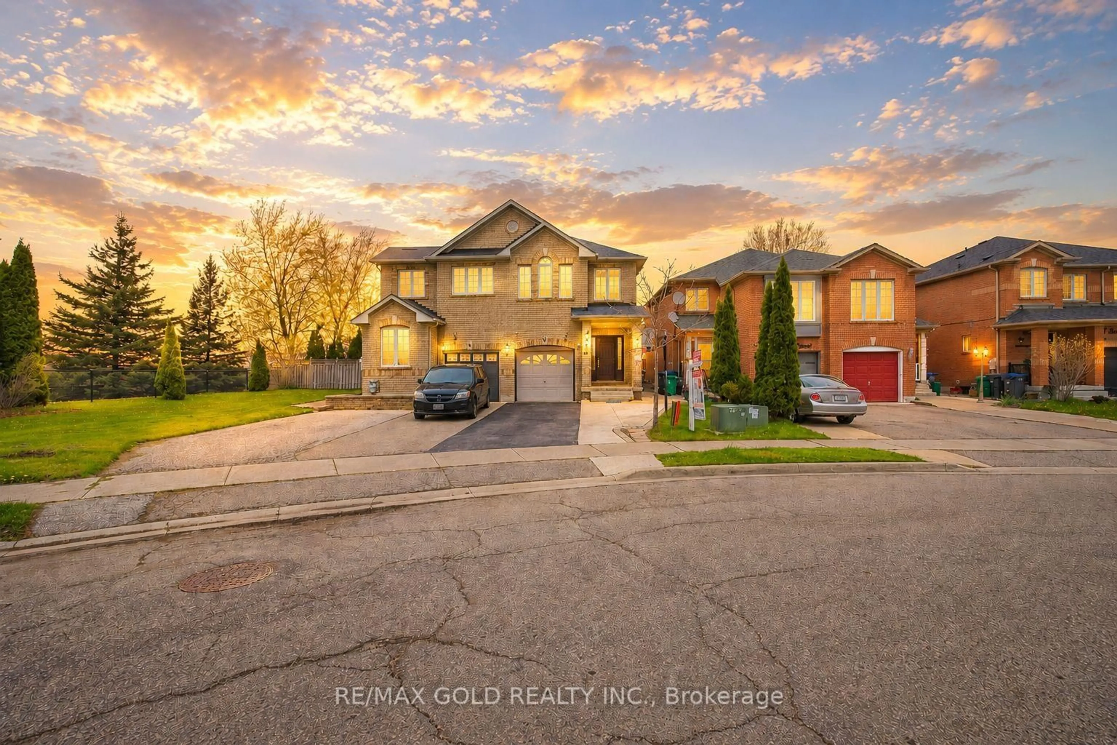 A pic from outside/outdoor area/front of a property/back of a property/a pic from drone, street for 44 Baha Cres, Brampton Ontario L7A 2J3