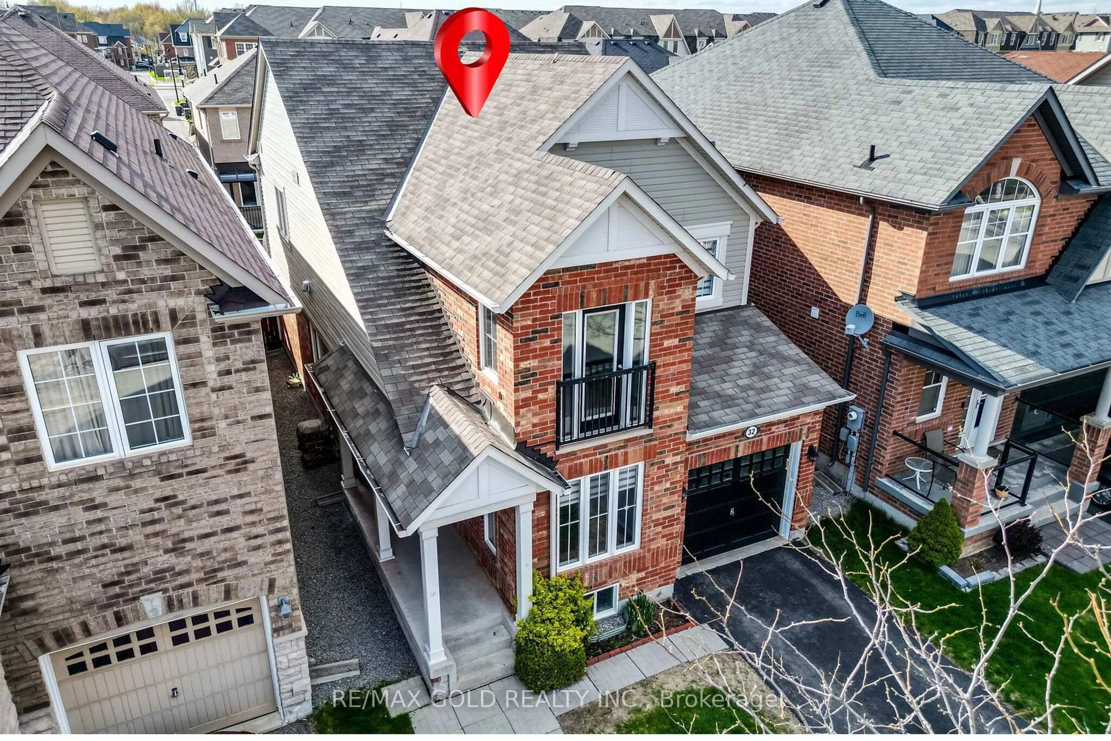 A pic from outside/outdoor area/front of a property/back of a property/a pic from drone, street for 32 Haverty Tr, Brampton Ontario L7A 0S2