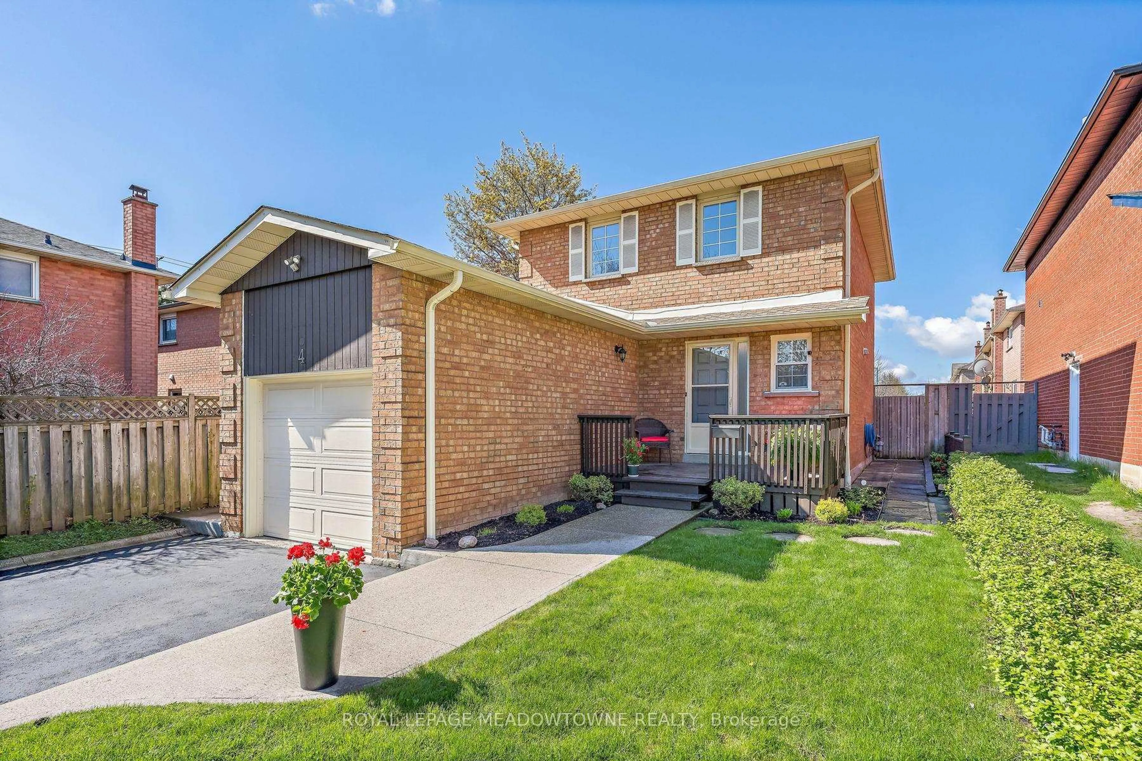 Home with brick exterior material, street for 4 Shenstone Ave, Brampton Ontario L6Z 2Y6
