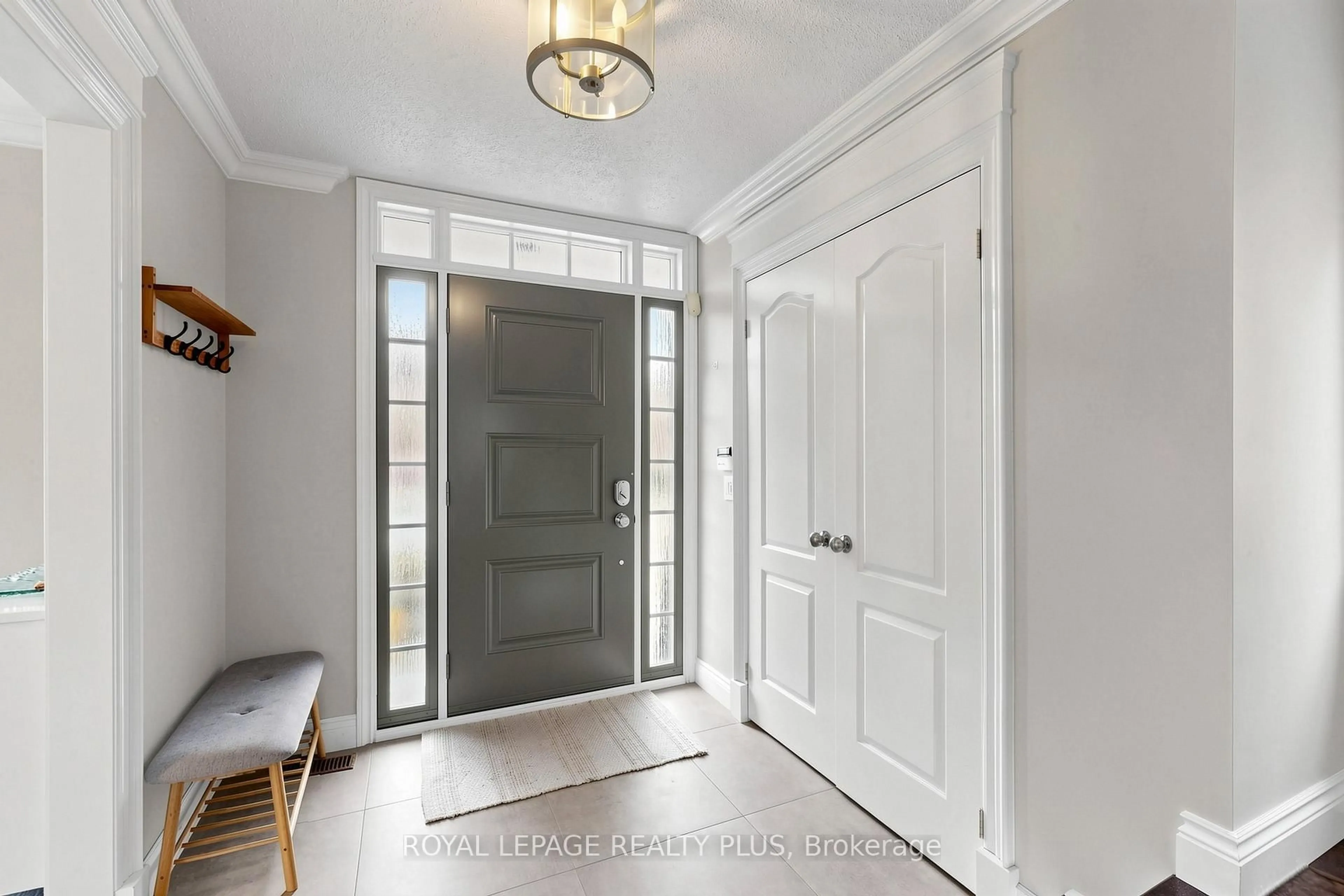 Indoor entryway for 239 Westfield Tr, Oakville Ontario L6H 6H8
