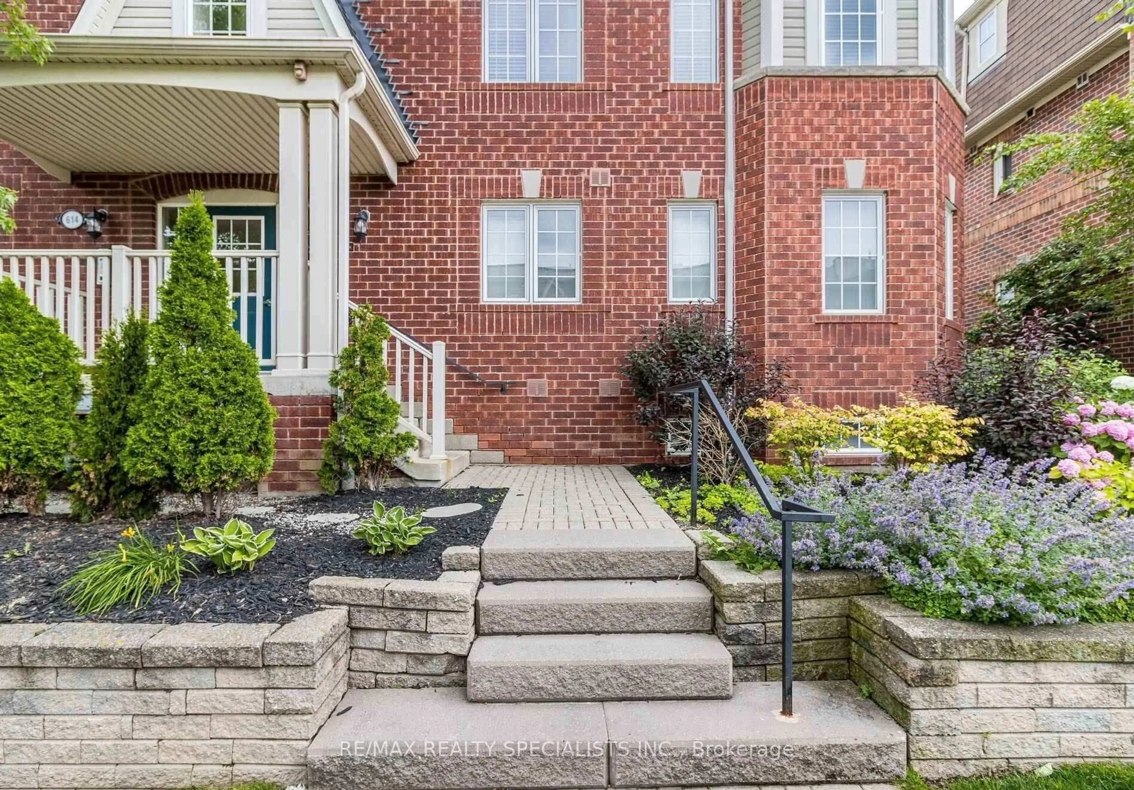 Home with brick exterior material, street for 614 Shoreline Dr #5, Mississauga Ontario L5B 0A8