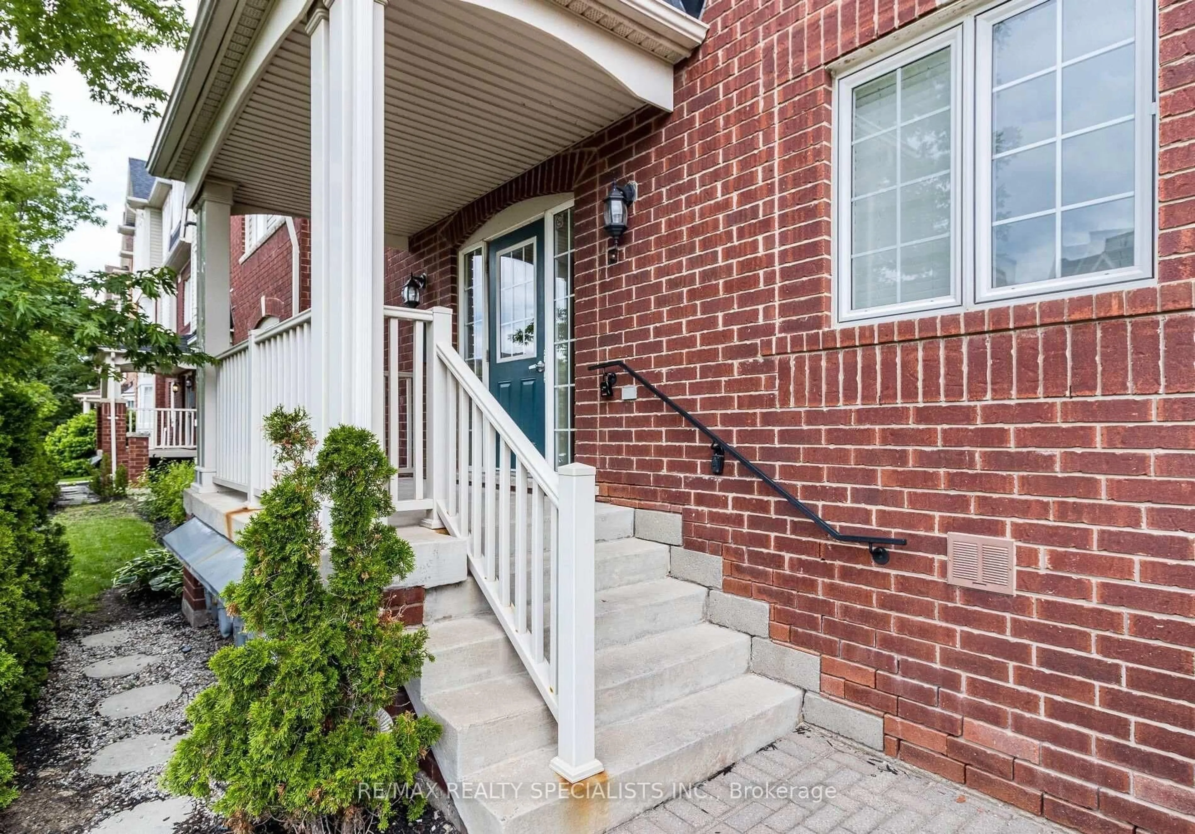 Home with brick exterior material, street for 614 Shoreline Dr #5, Mississauga Ontario L5B 0A8