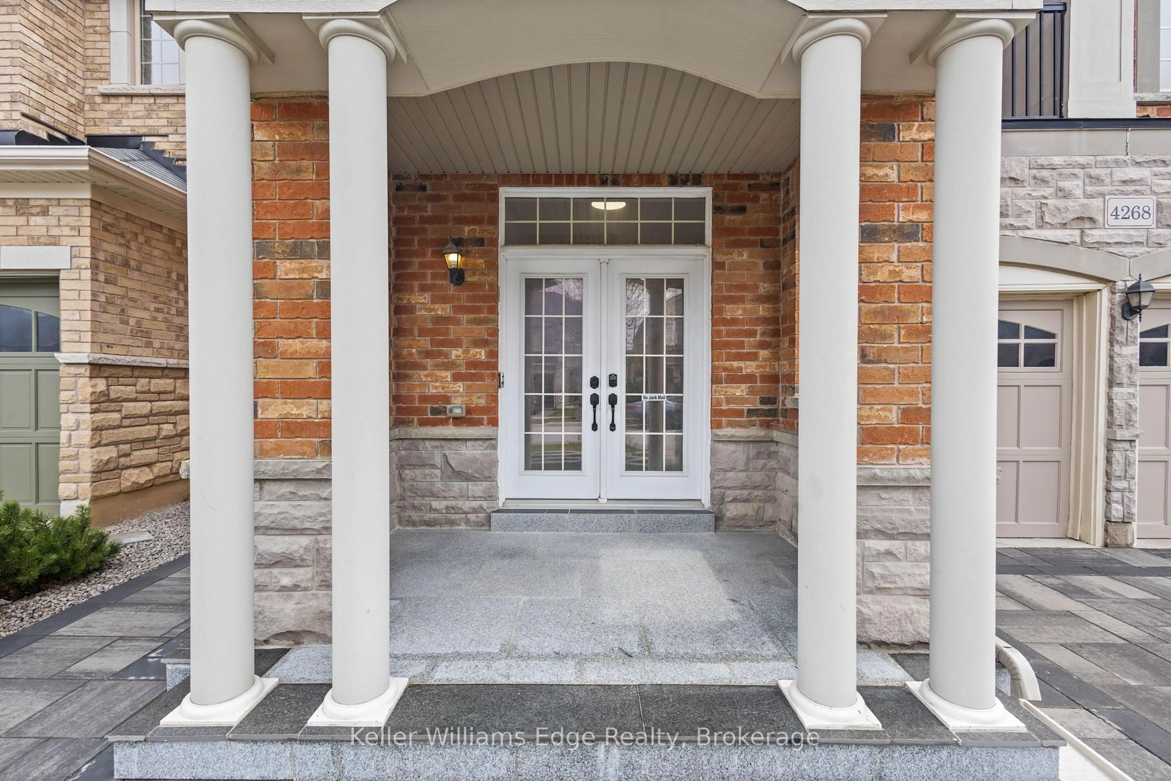 Indoor entryway for 4268 Murvel Ave, Burlington Ontario L7M 0M9
