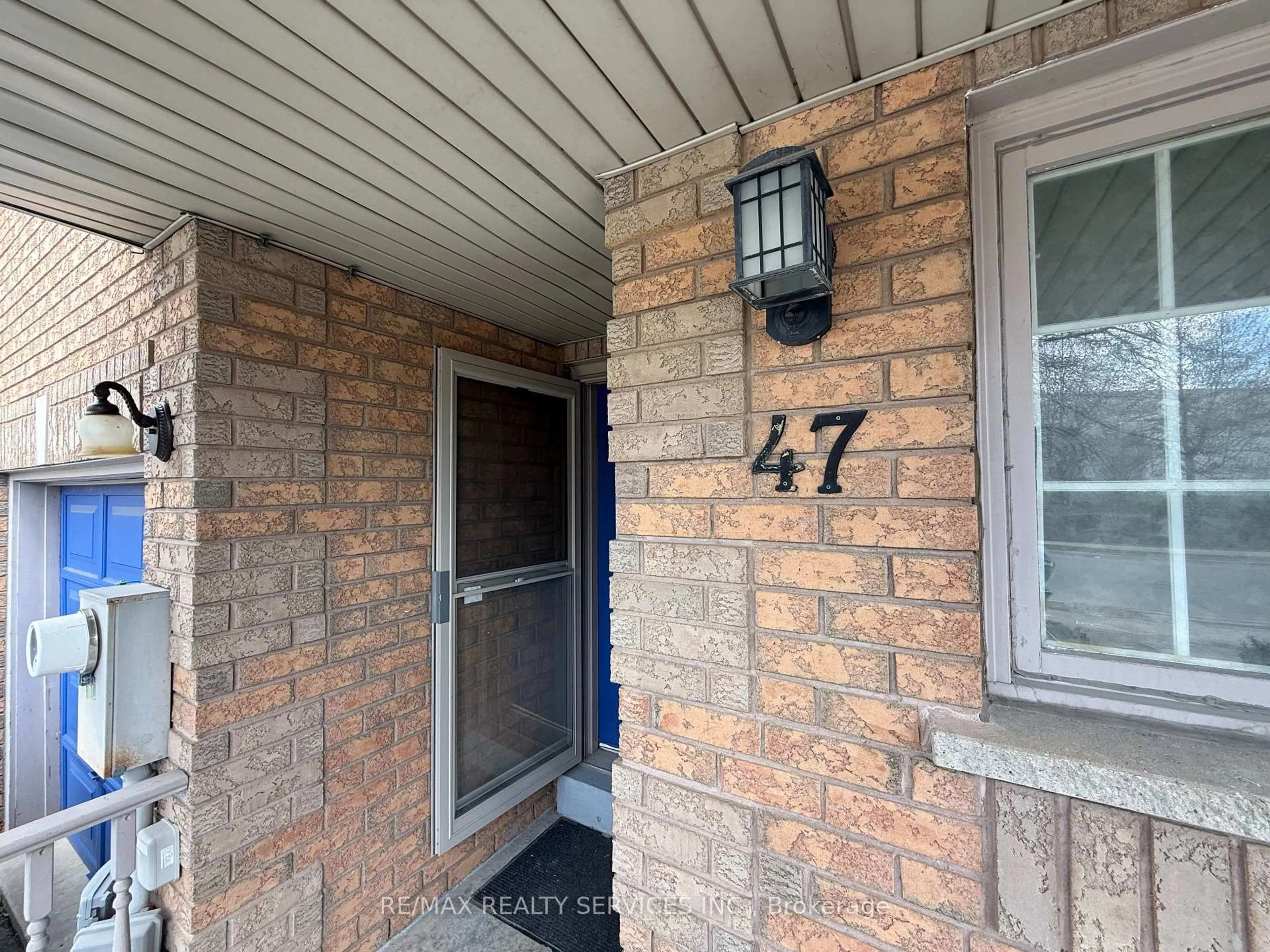 Indoor entryway for 47 Quarry Edge Dr, Brampton Ontario L6V 4M7