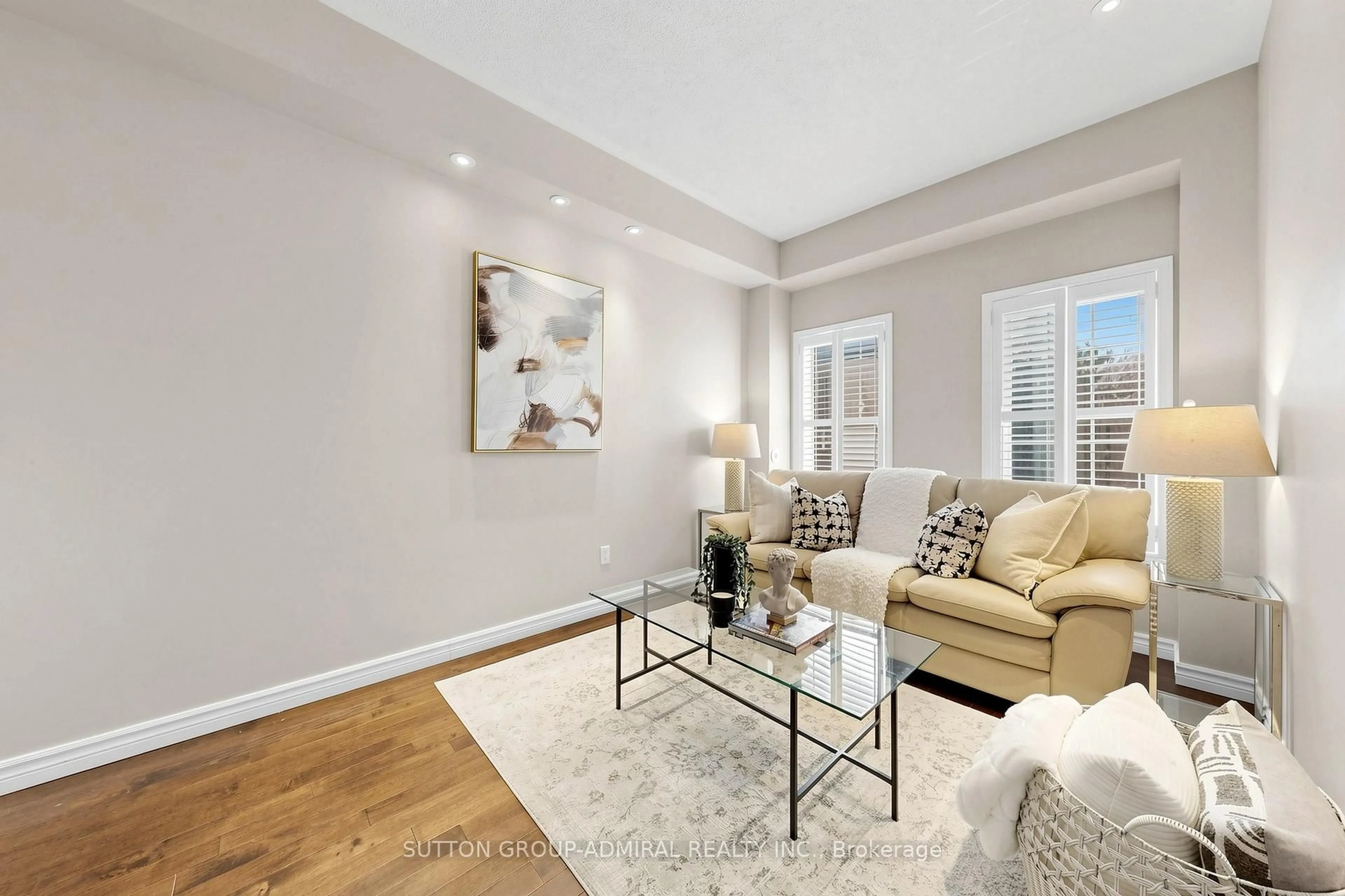 Living room with furniture, unknown for 435 Hensall Circ #71, Mississauga Ontario L5A 4P1