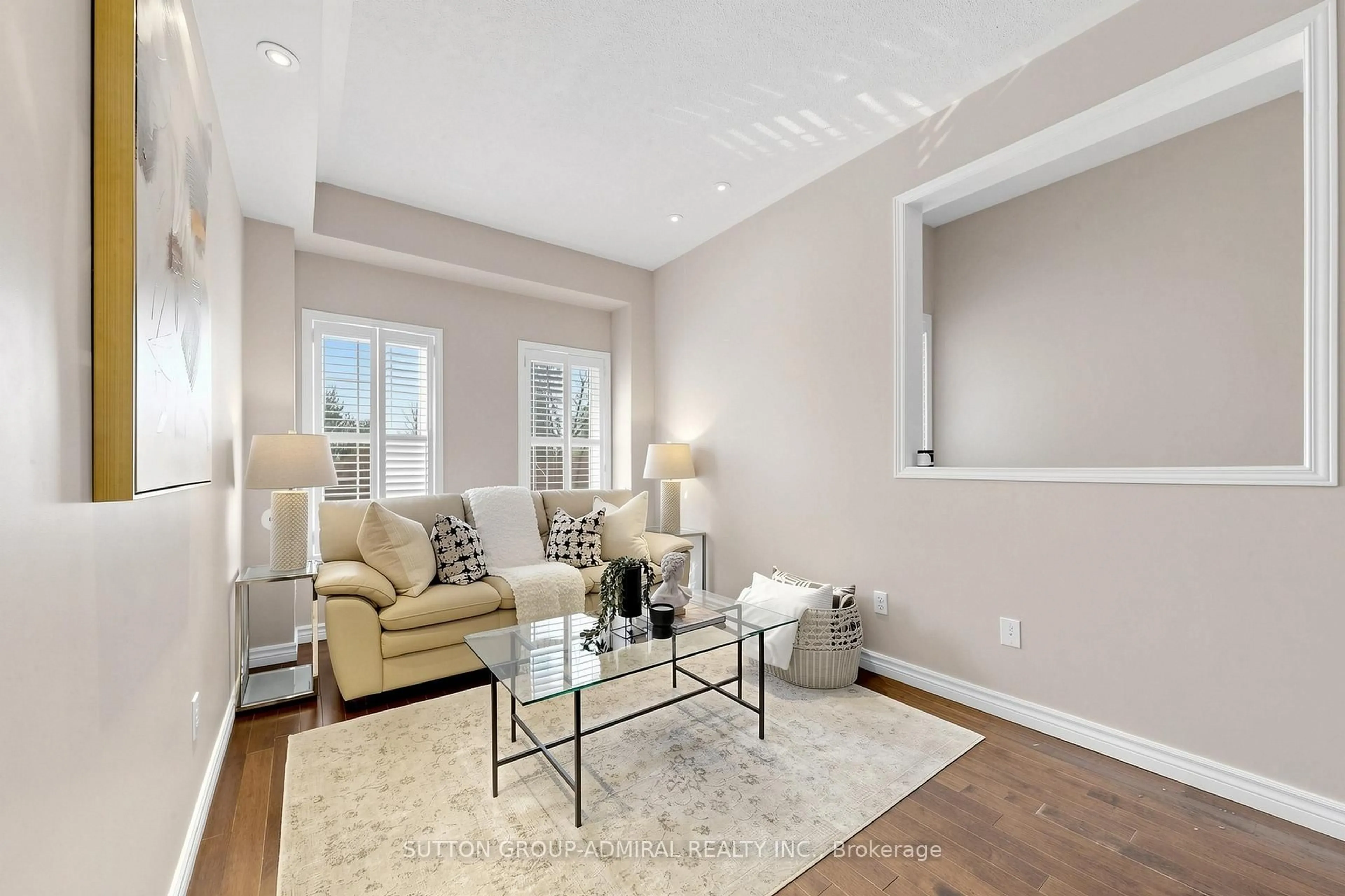 Living room with furniture, unknown for 435 Hensall Circ #71, Mississauga Ontario L5A 4P1