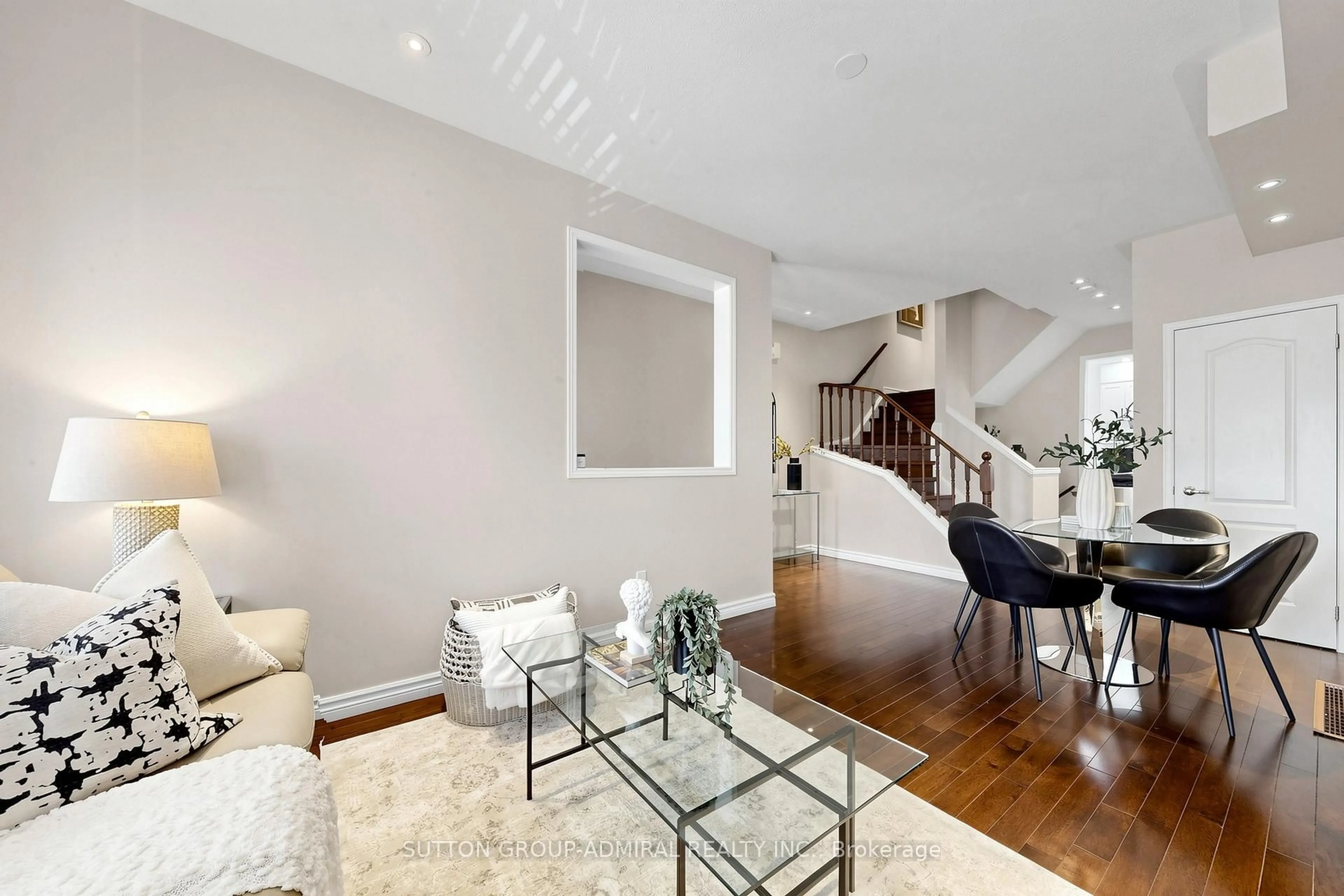 Living room with furniture, unknown for 435 Hensall Circ #71, Mississauga Ontario L5A 4P1