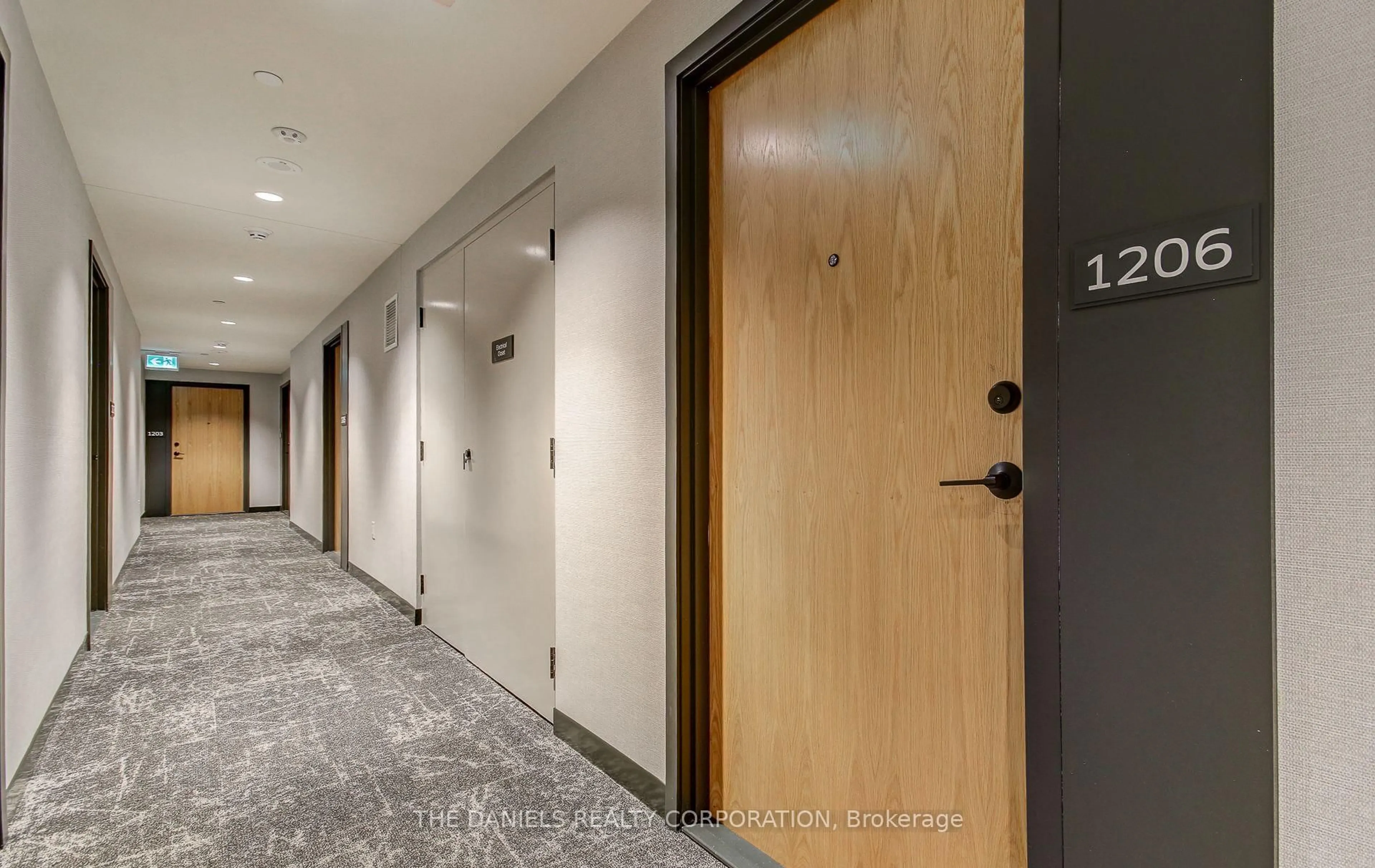 Indoor foyer for 2495 Eglinton Ave #1206, Mississauga Ontario L5M 2T2