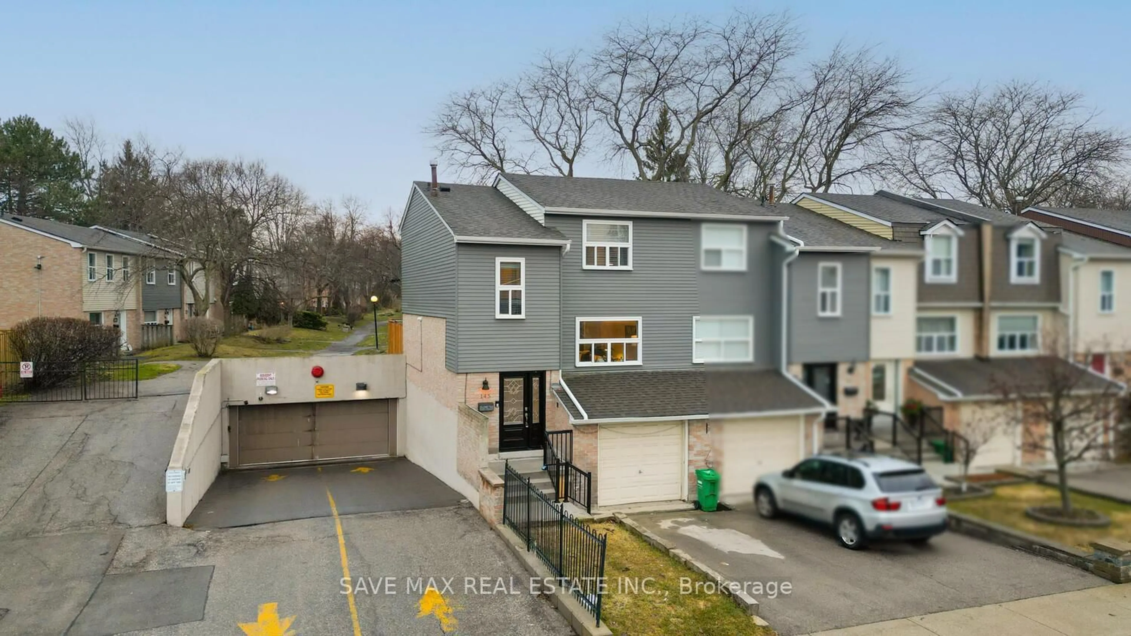 A pic from outside/outdoor area/front of a property/back of a property/a pic from drone, street for 1050 Shawnmarr Rd #145, Mississauga Ontario L5H 3V1