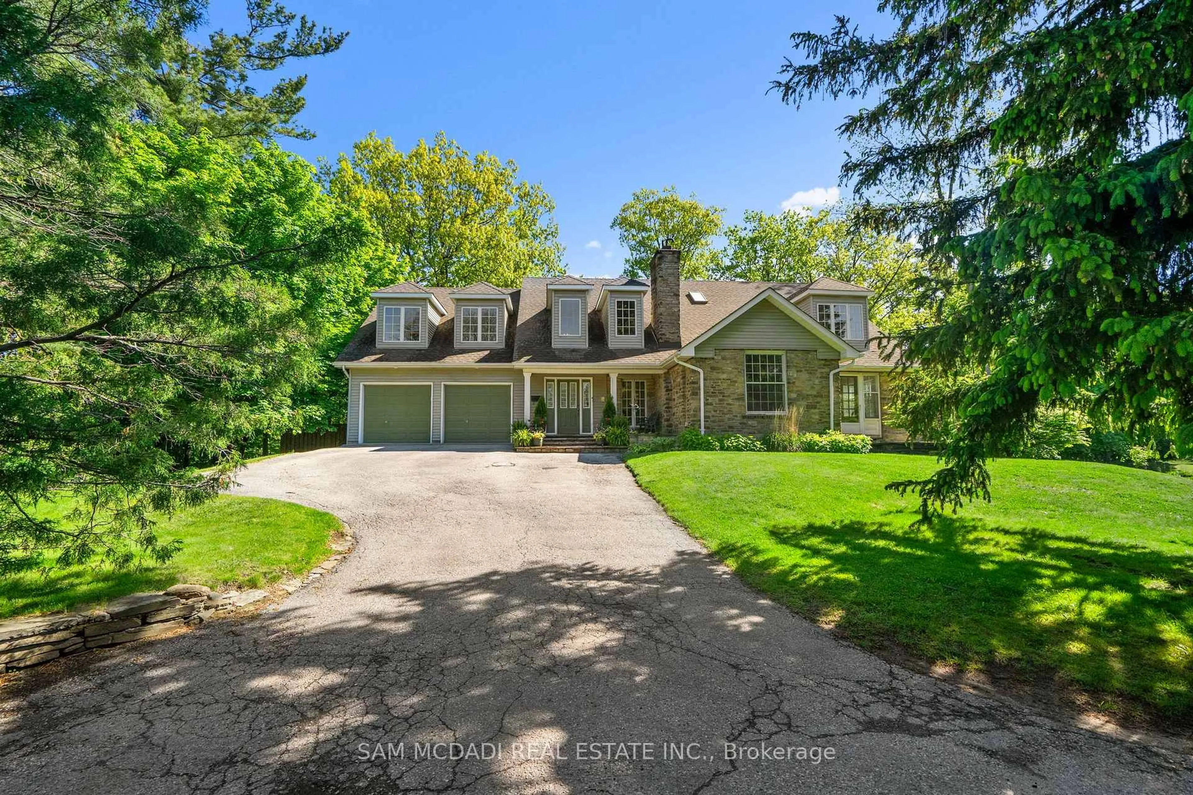A pic from outside/outdoor area/front of a property/back of a property/a pic from drone, street for 1690 Sherway Dr, Mississauga Ontario L4X 1C7
