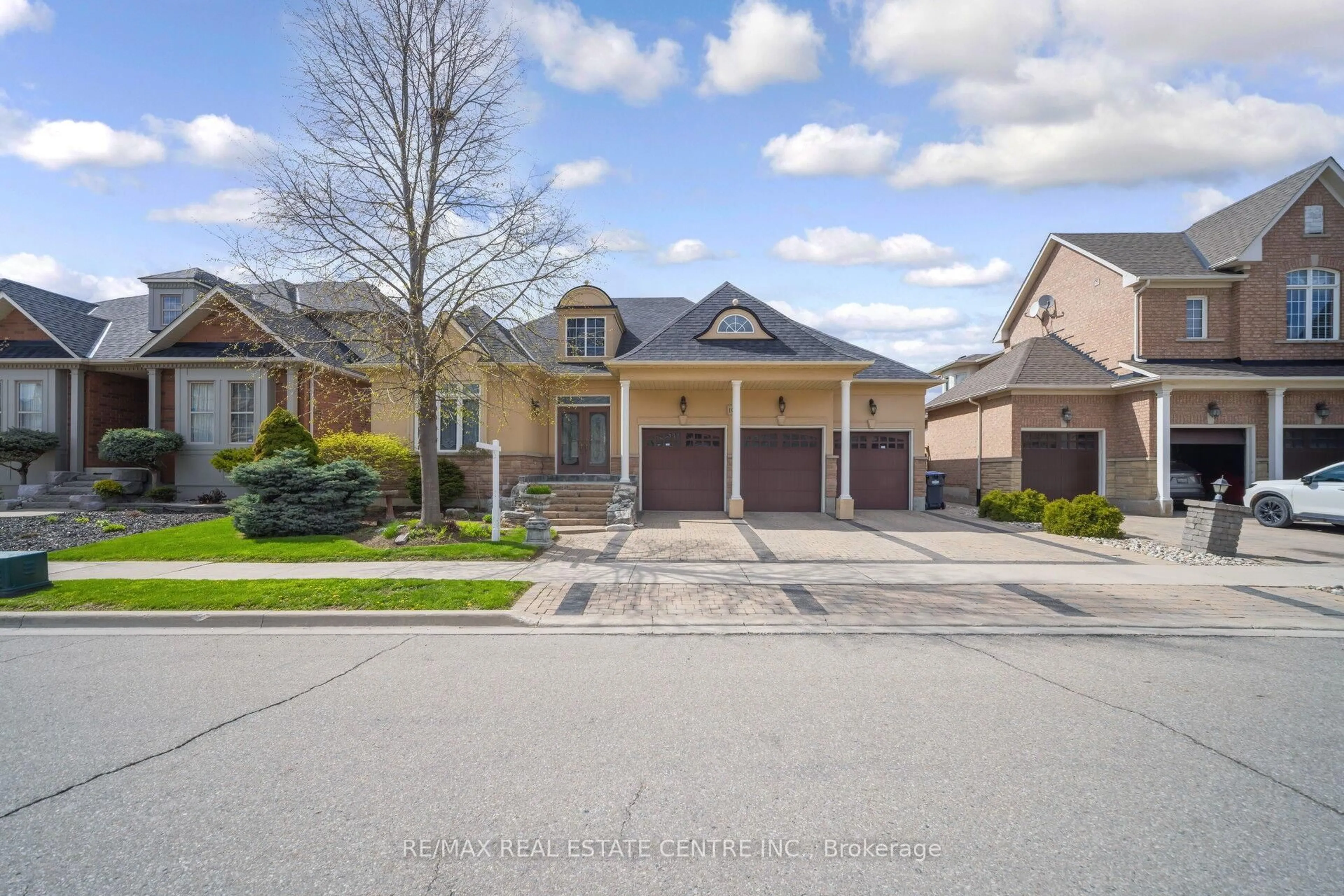 A pic from outside/outdoor area/front of a property/back of a property/a pic from drone, street for 10 Eiffel Blvd, Brampton Ontario L6P 1V9