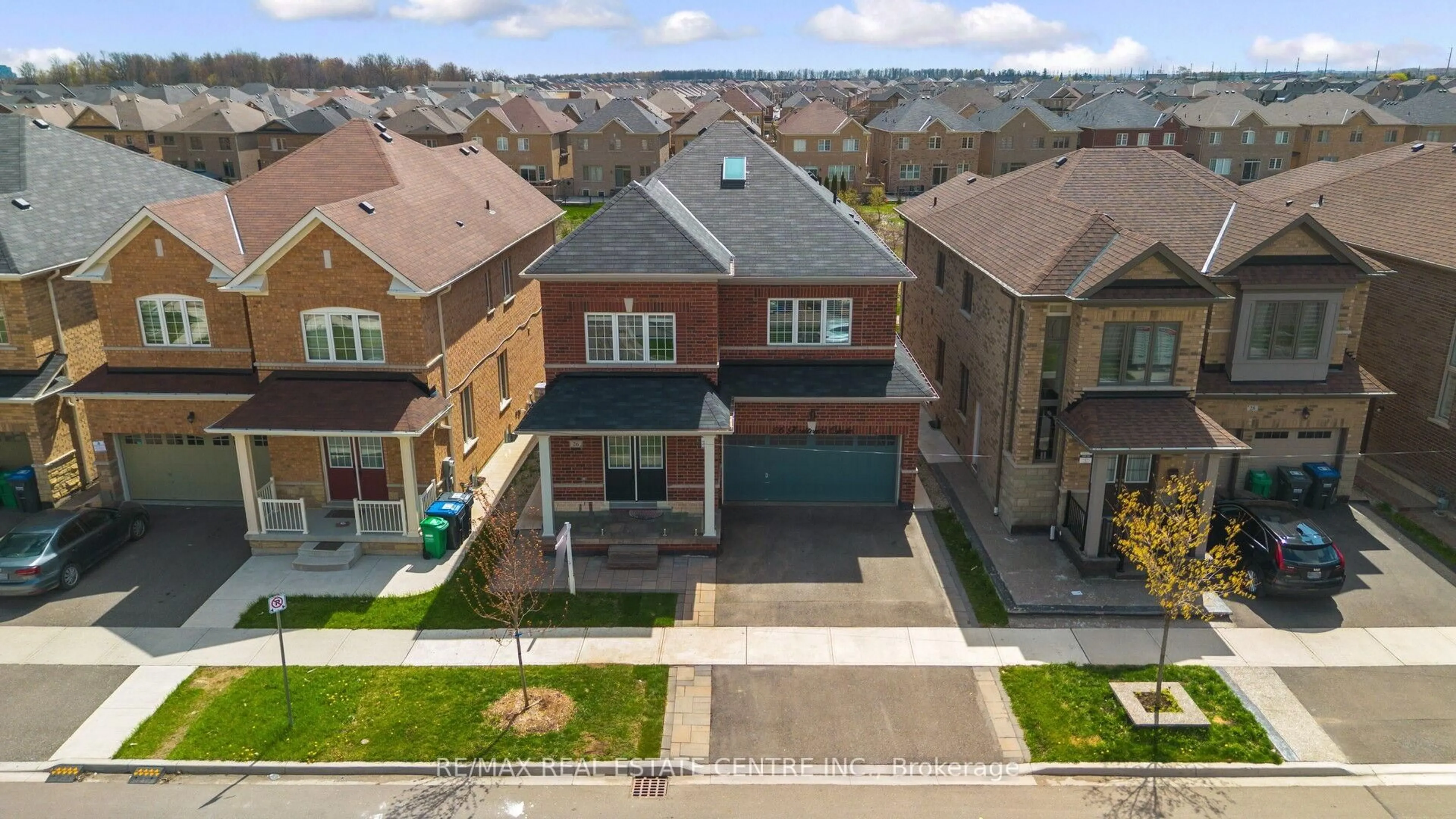 A pic from outside/outdoor area/front of a property/back of a property/a pic from drone, street for 26 Fruitvale Circ, Brampton Ontario L7A 5B8