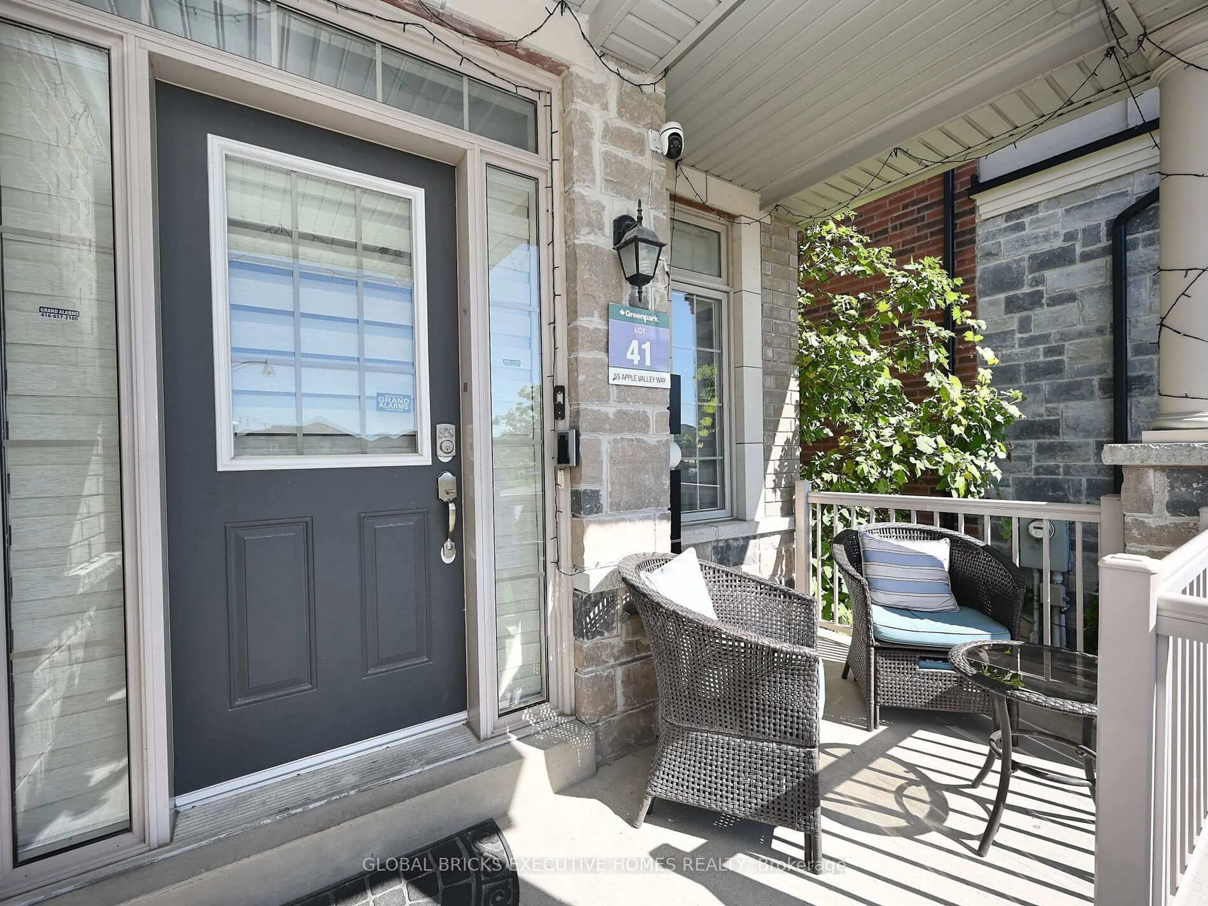 Indoor entryway for 55 Apple Valley Way, Brampton Ontario L5P 3R5