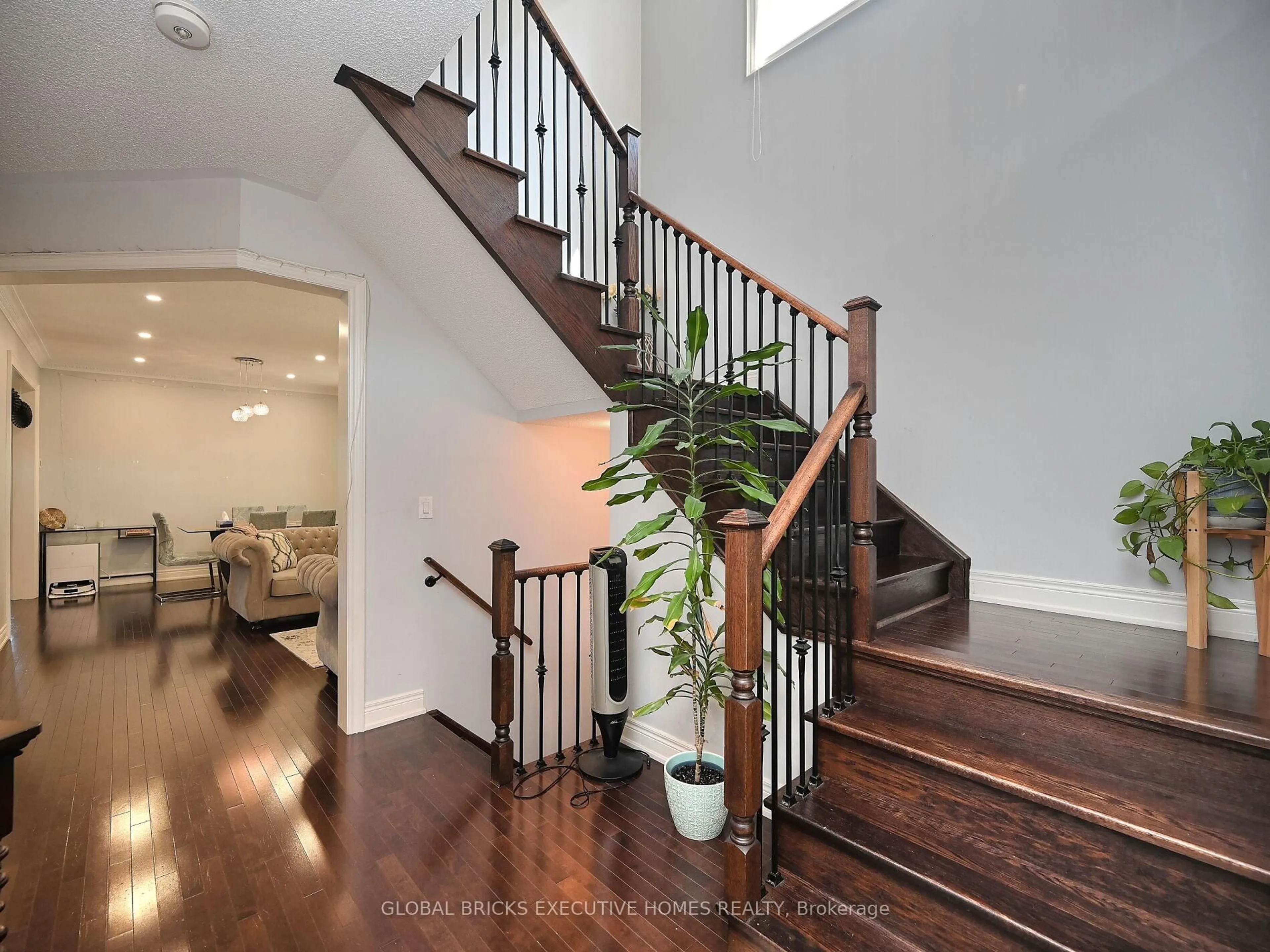 Stairs for 55 Apple Valley Way, Brampton Ontario L5P 3R5