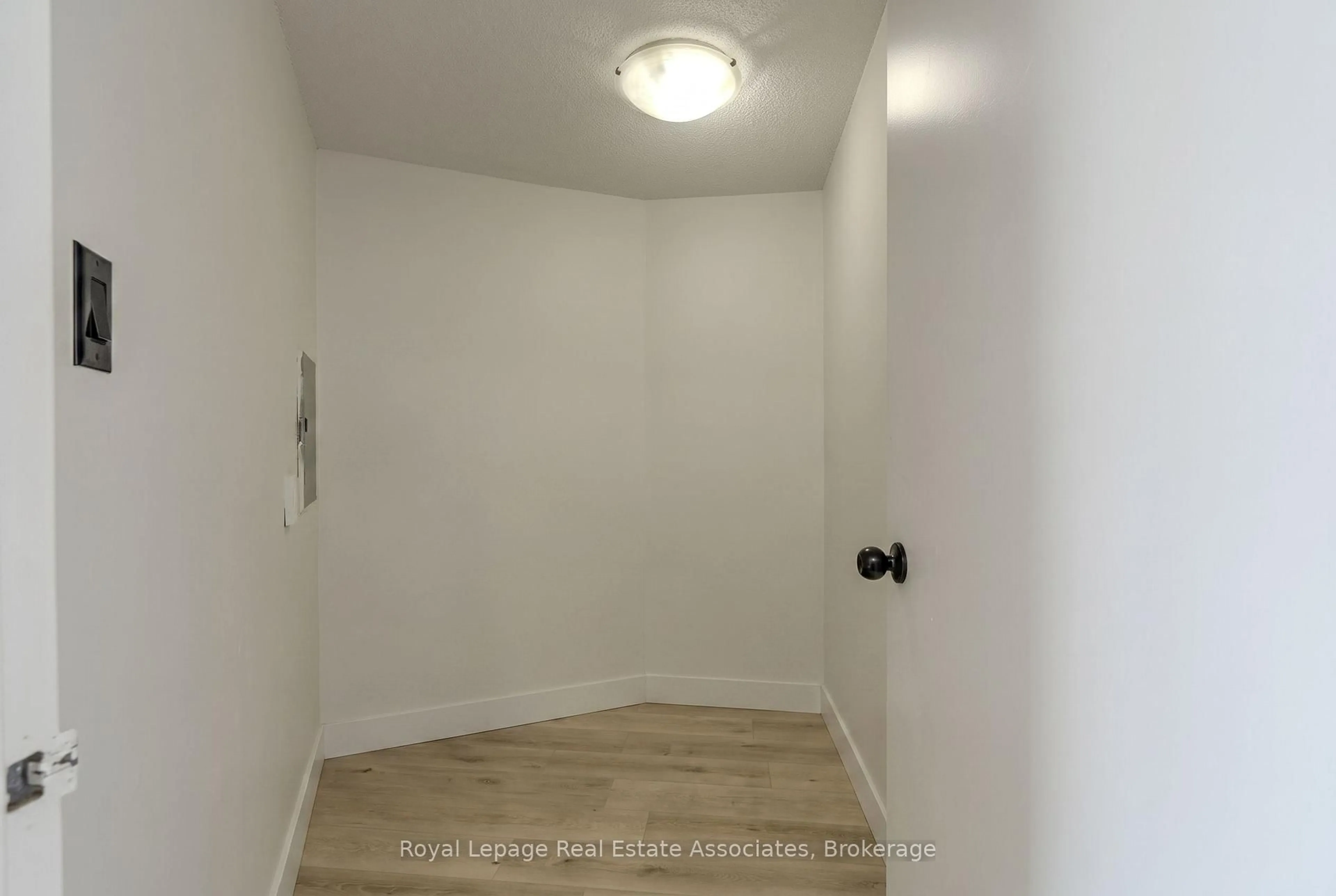 A pic of a room for 3695 Kaneff Cres #1602, Mississauga Ontario L5A 4B6