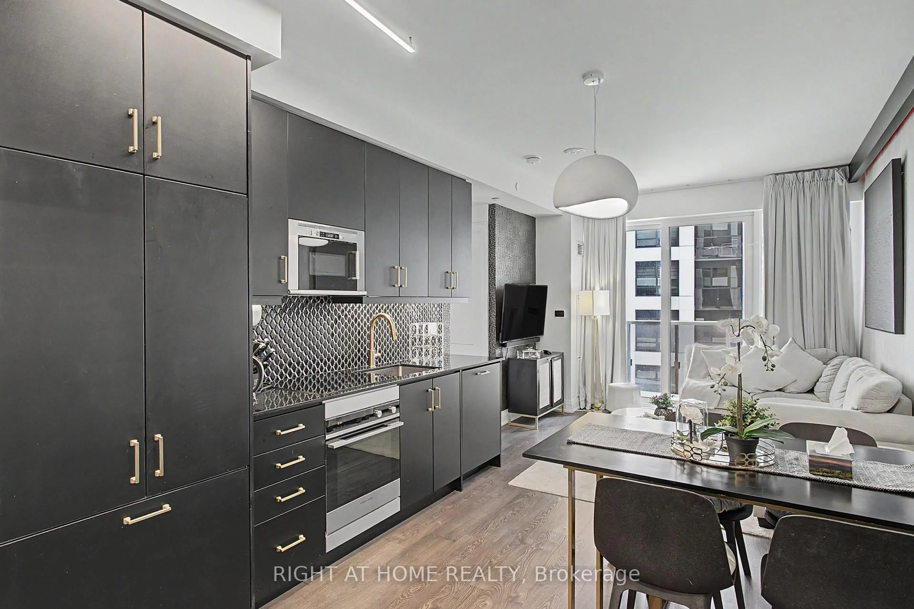 Unknown for 36 Elm Dr #3202, Mississauga Ontario L5B 0N3