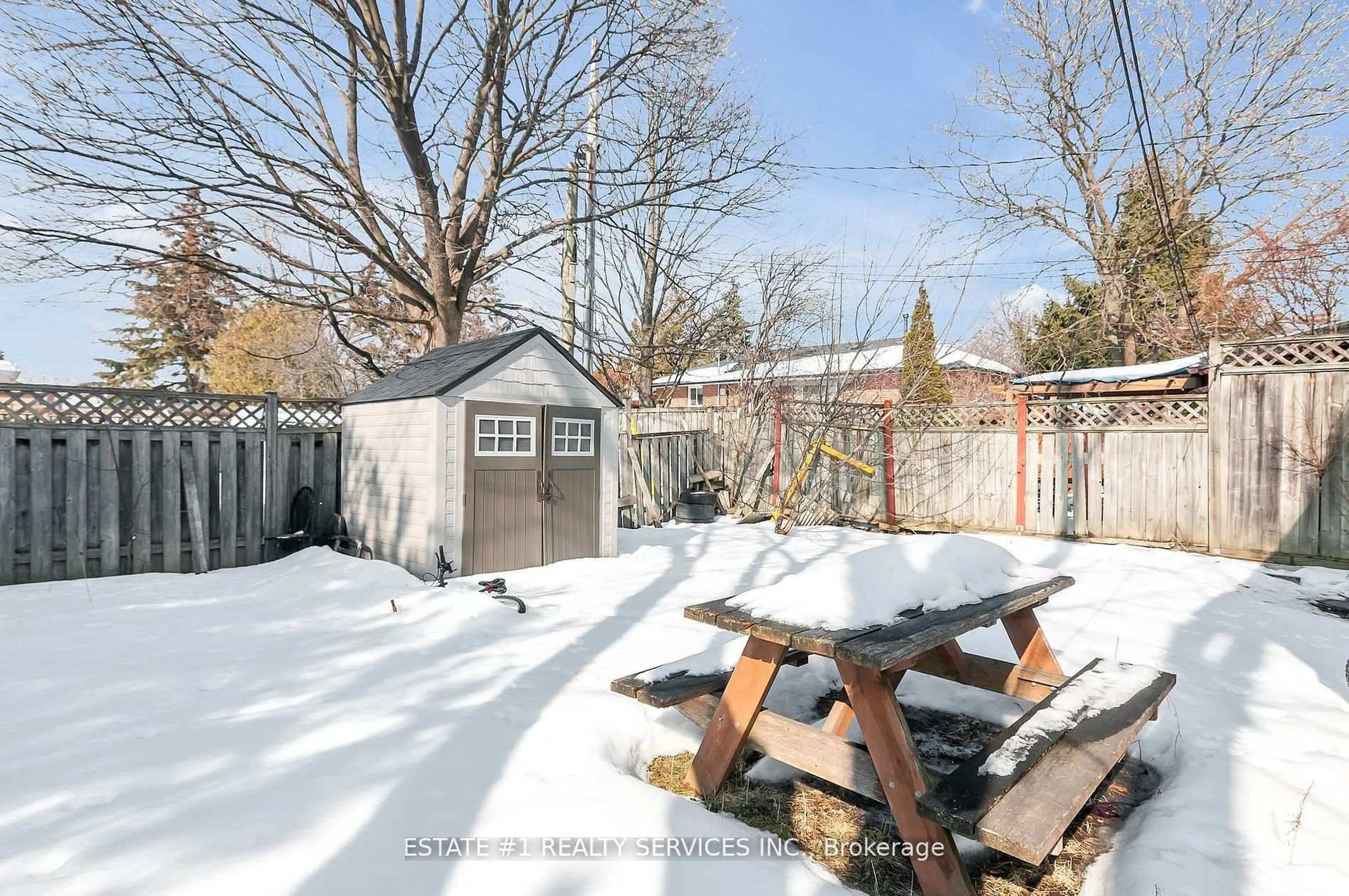 Shed for 116 Addington Cres, Brampton Ontario L6T 2R5