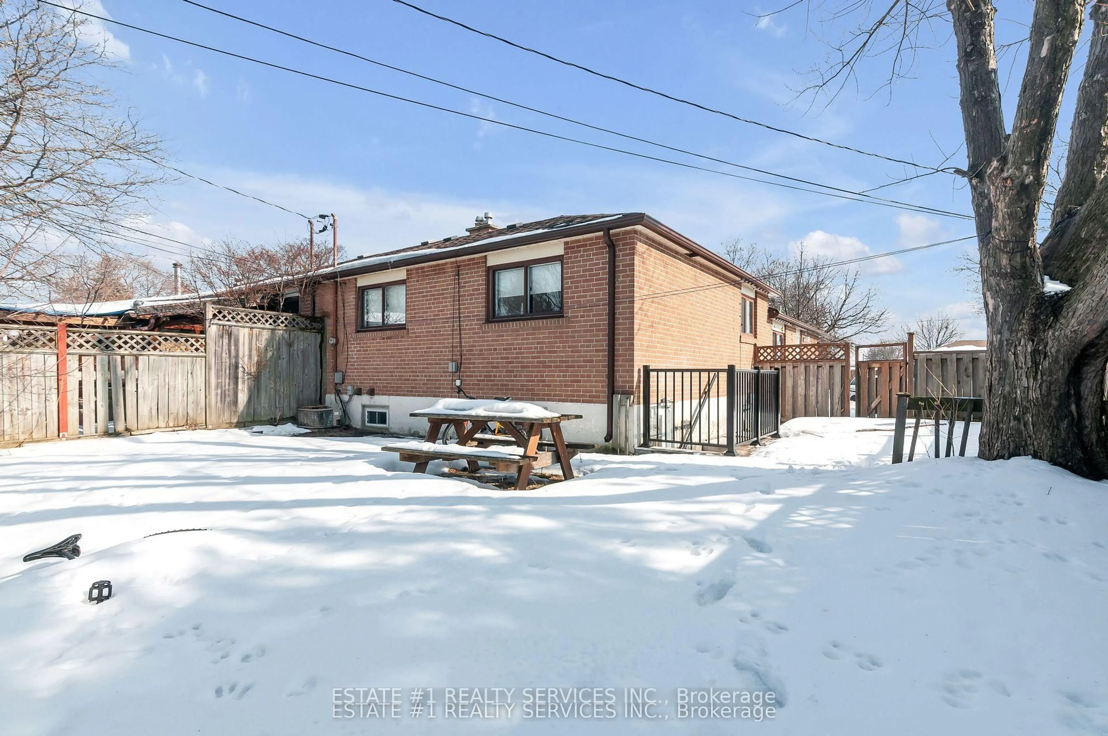 Unknown for 116 Addington Cres, Brampton Ontario L6T 2R5