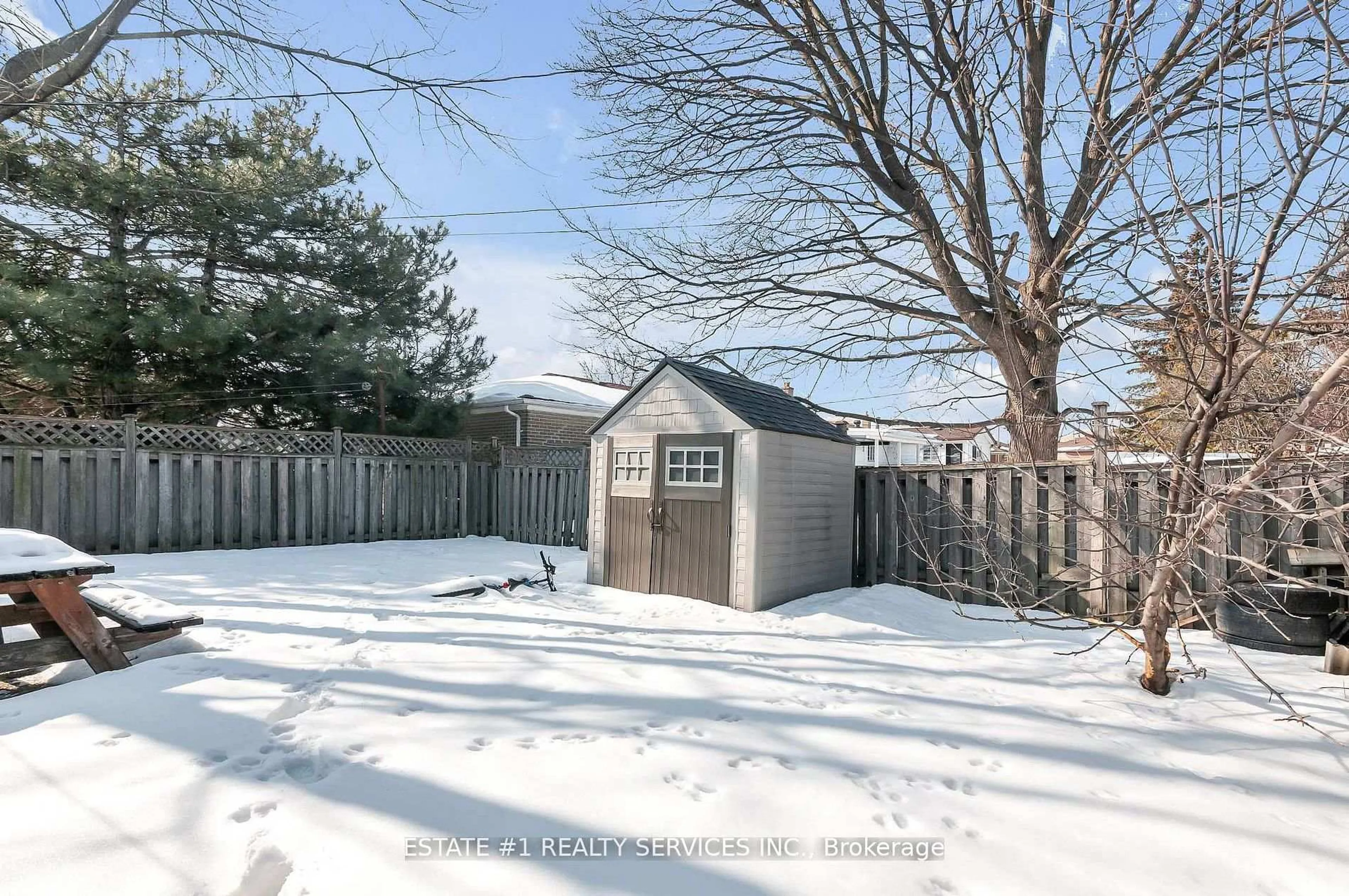 Shed for 116 Addington Cres, Brampton Ontario L6T 2R5