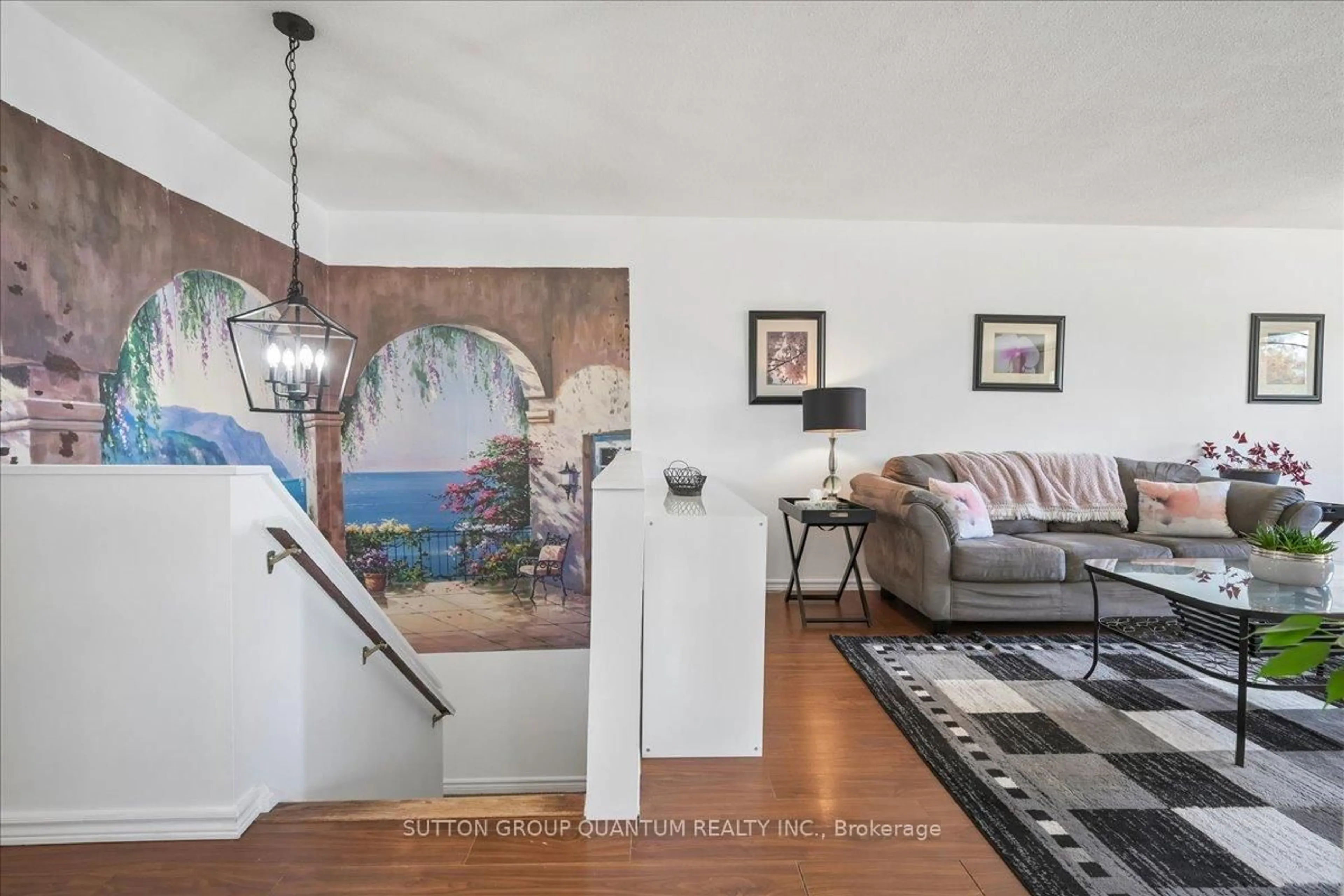 Indoor entryway for 16 Salisbury Circ, Brampton Ontario L6V 2Z4