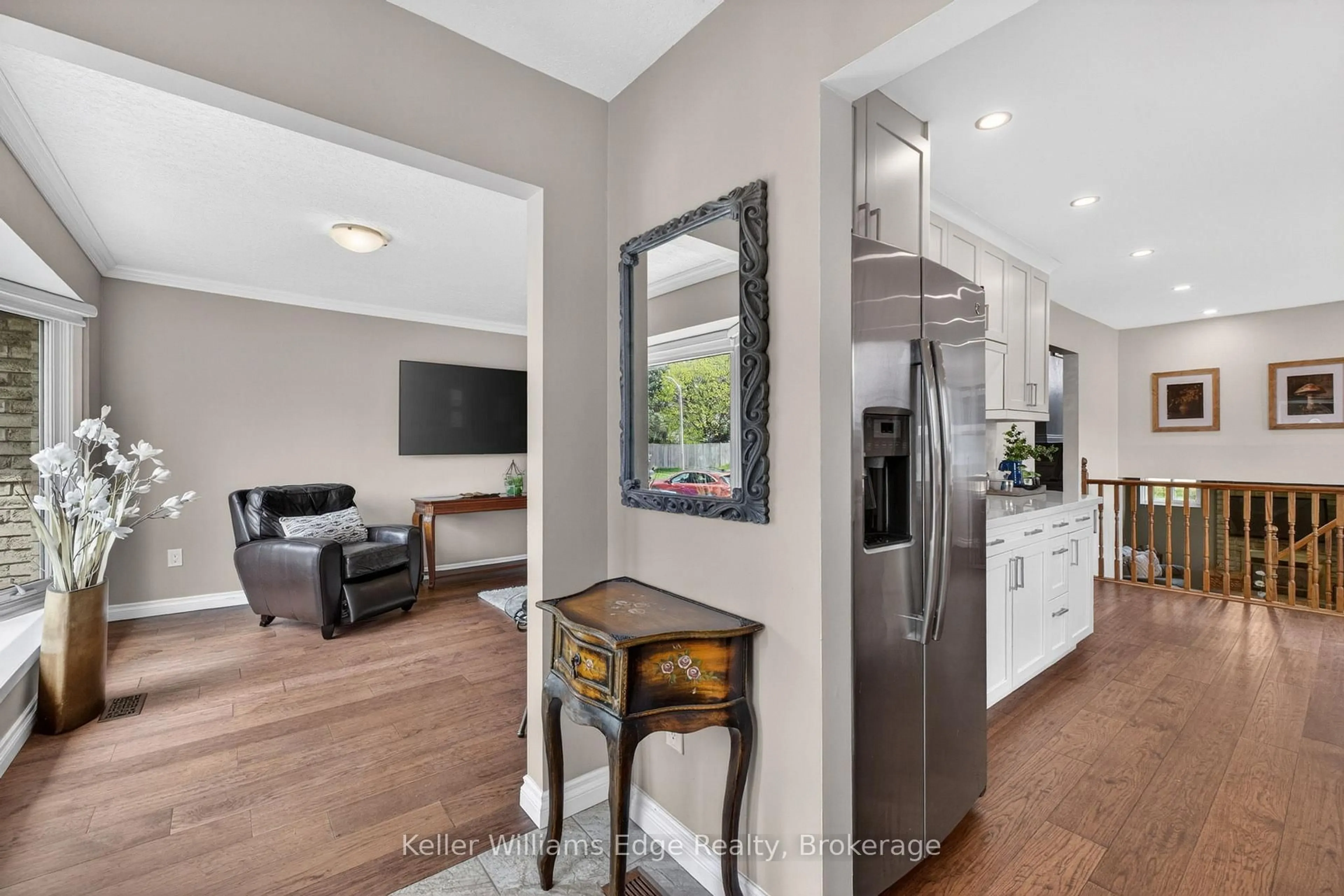 Open concept kitchen, unknown for 2471 Malcolm Cres, Burlington Ontario L7P 3Y7