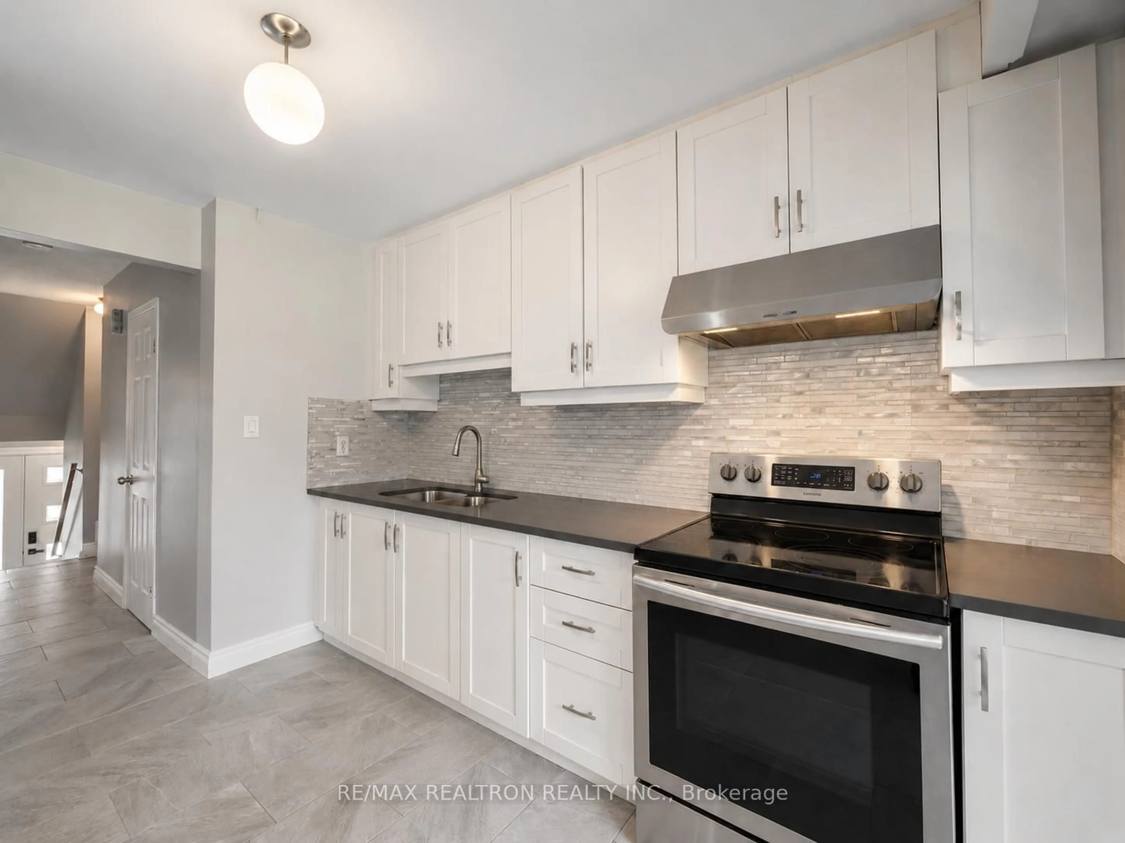 Standard kitchen, ceramic/tile floor for 3525 Brandon Gate #59, Mississauga Ontario L4T 3M3