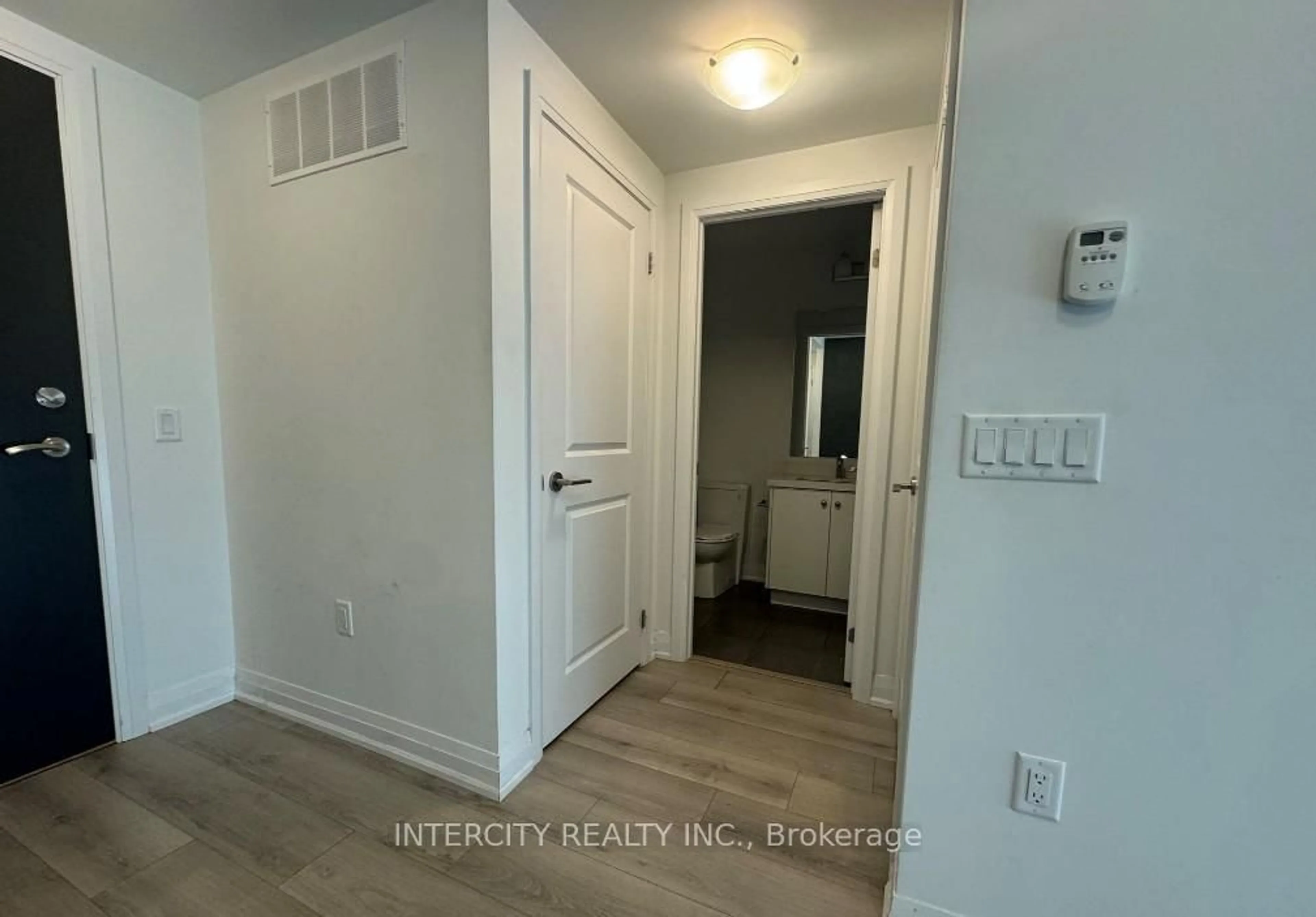 Indoor entryway for 85 Attmar Dr #138, Brampton Ontario L6P 0Y6