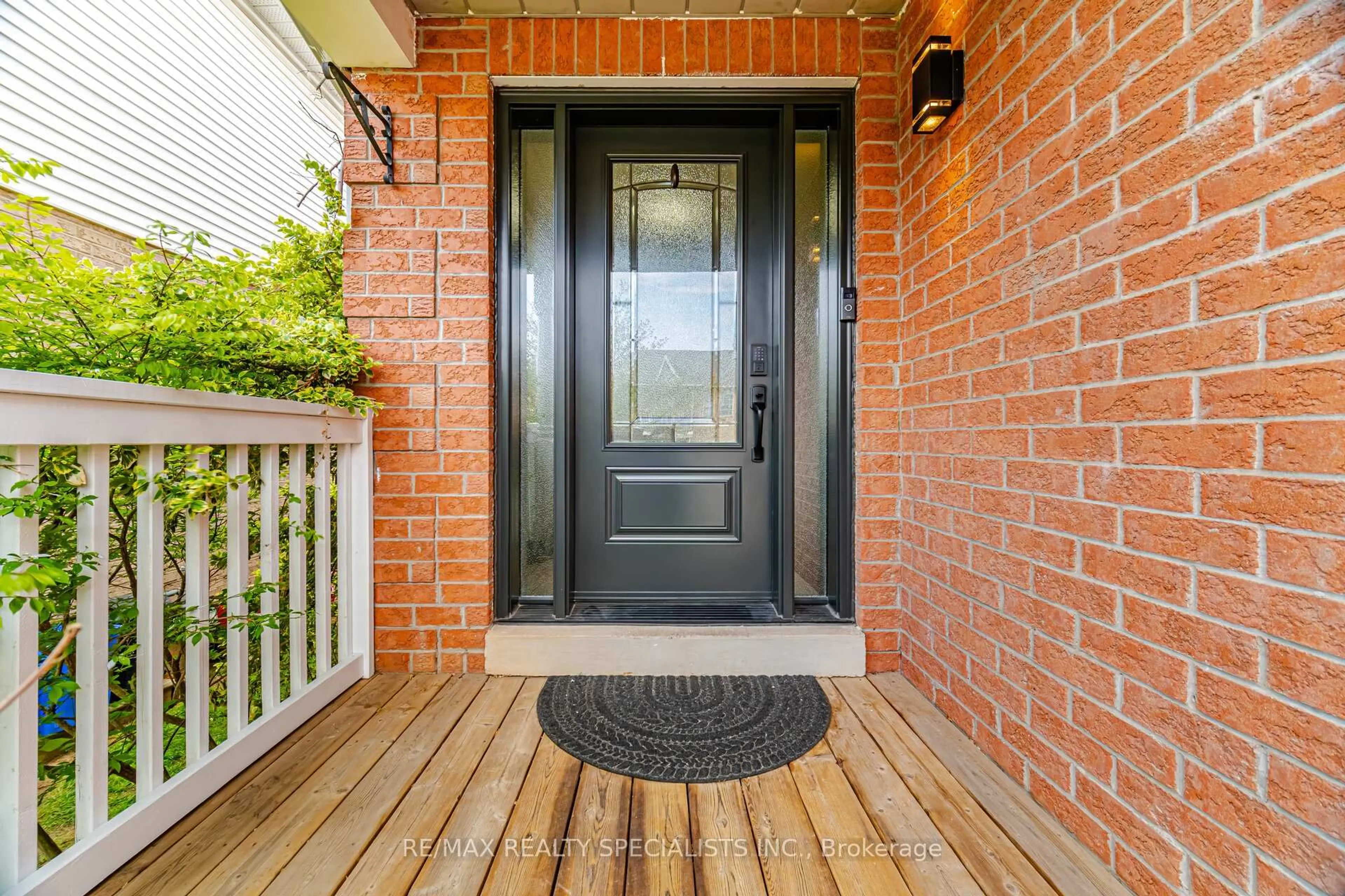 Indoor entryway for 5131 Thornburn Dr, Burlington Ontario L7L 6K2