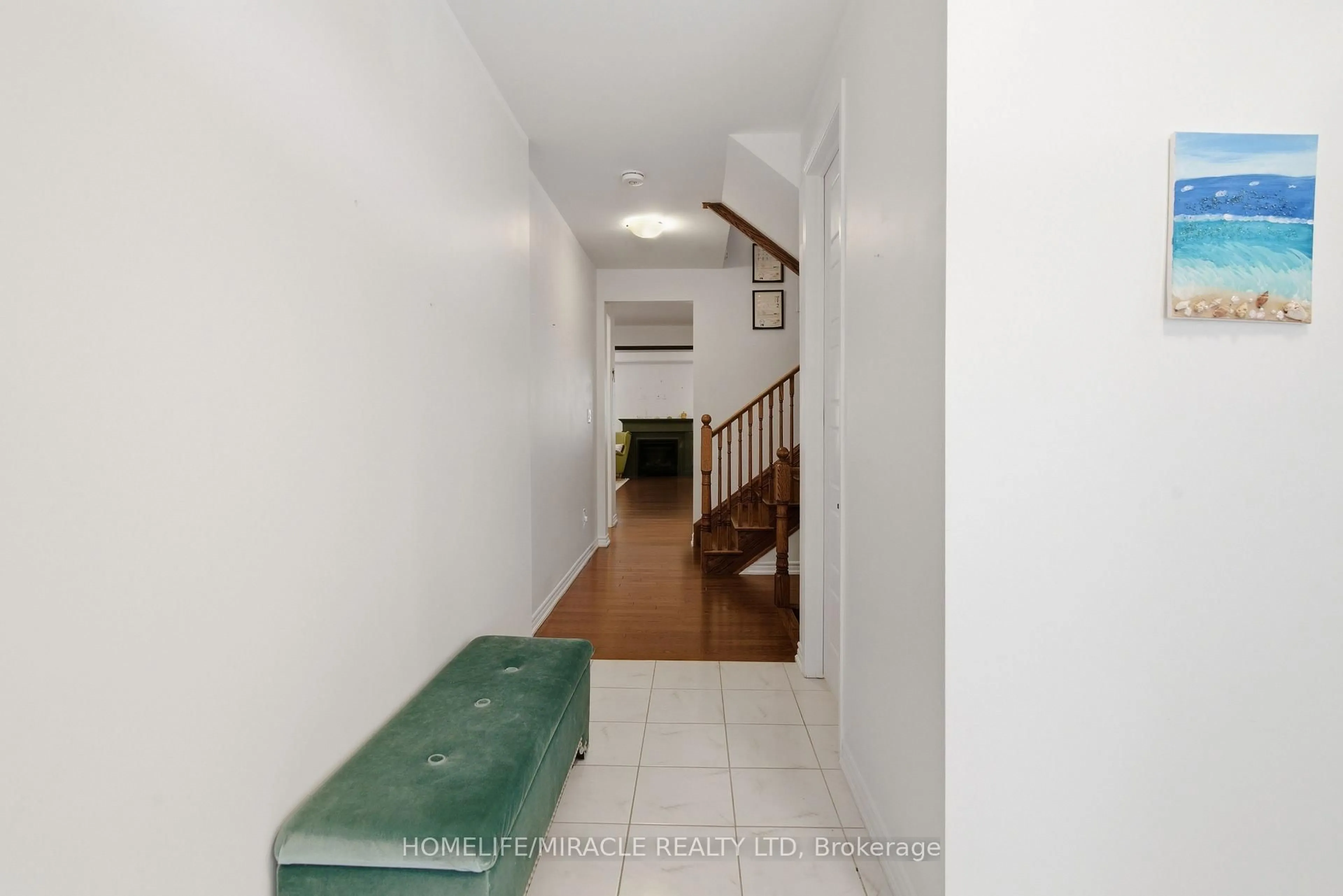Indoor foyer for 793 Whitlock Ave, Milton Ontario L9E 1S5