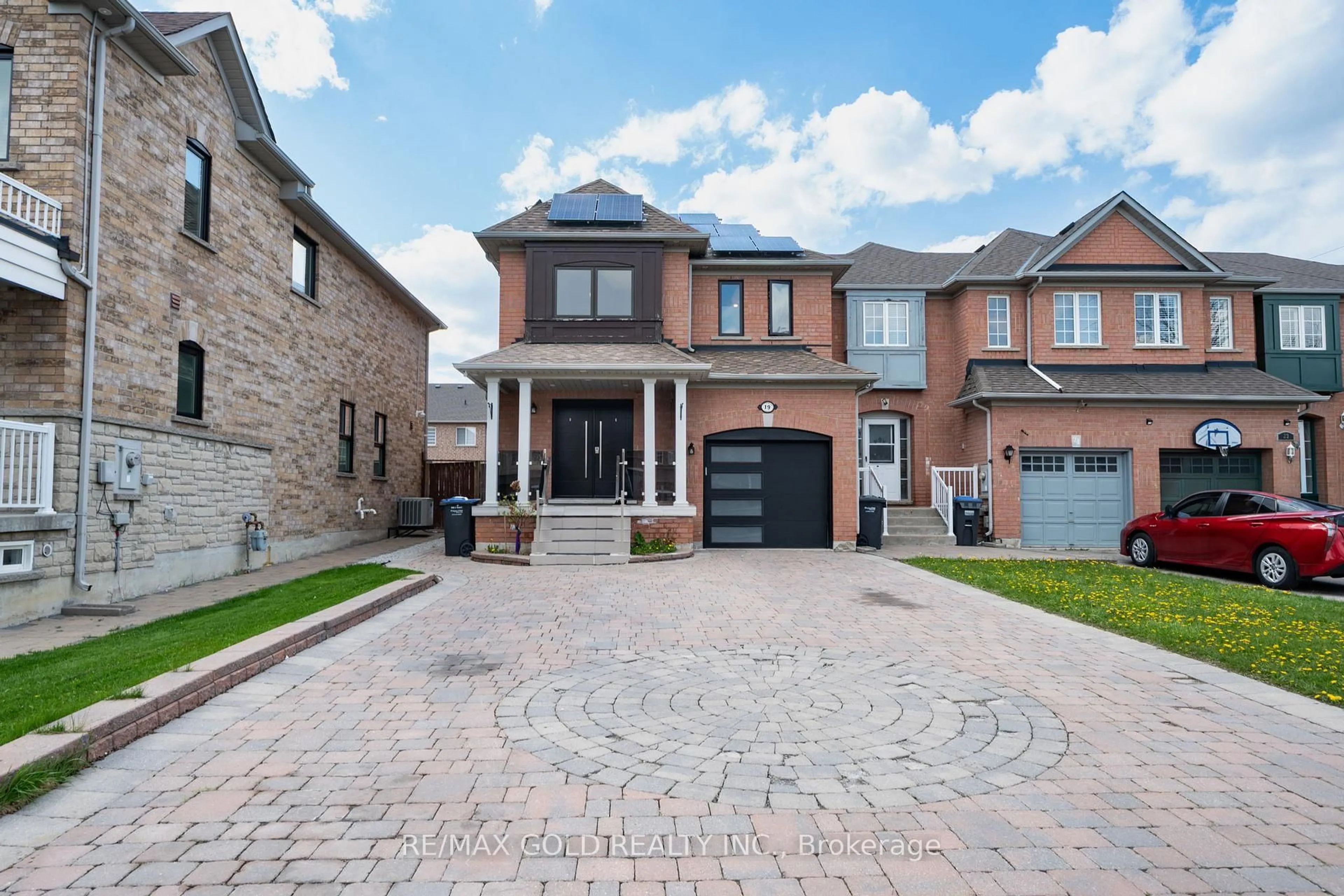 Home with brick exterior material, street for 19 Spring Valley Crt, Brampton Ontario L6P 2E6