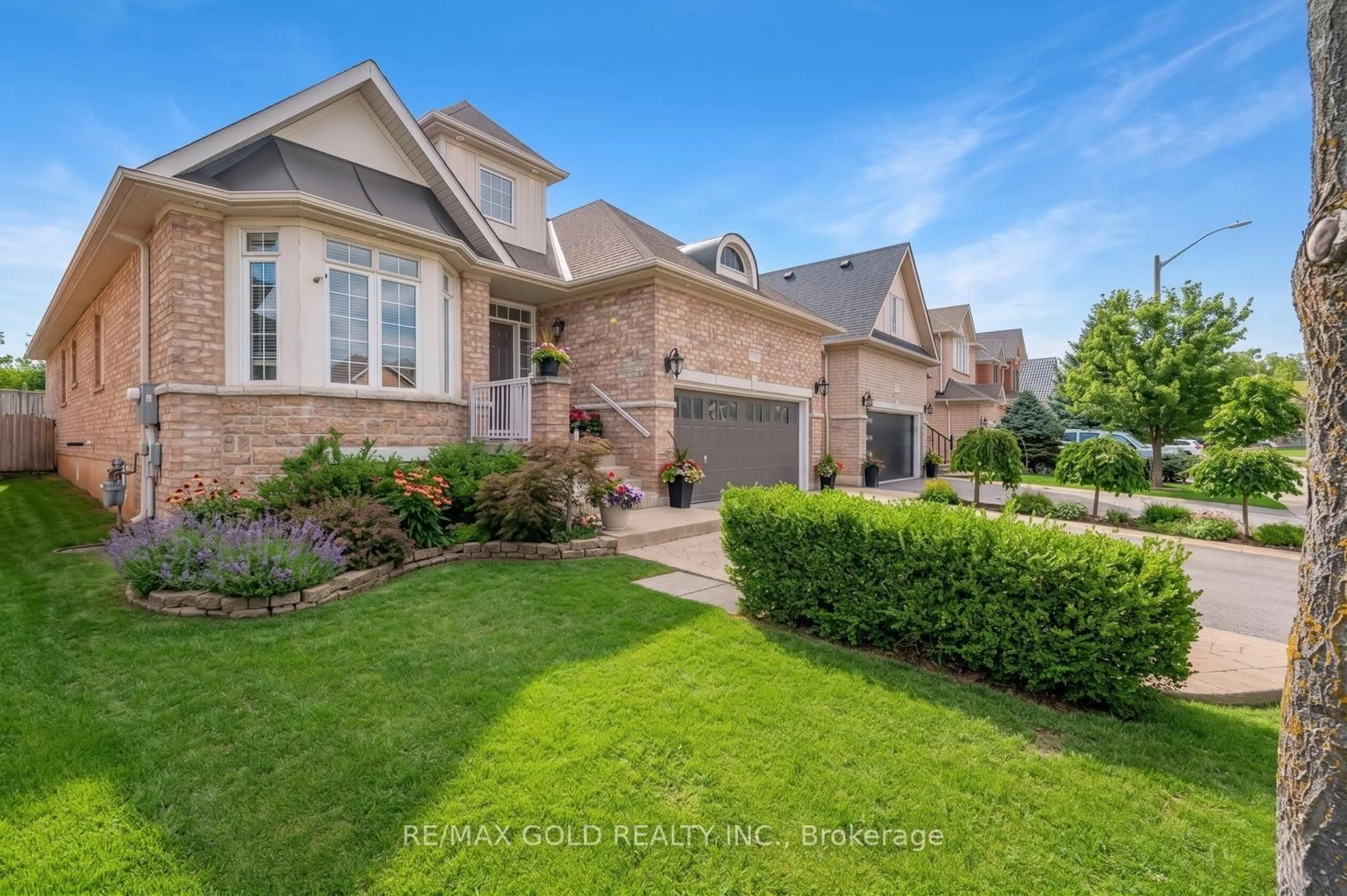 Home with brick exterior material, street for 28 Dokkum Cres, Brampton Ontario L6Z 4T6