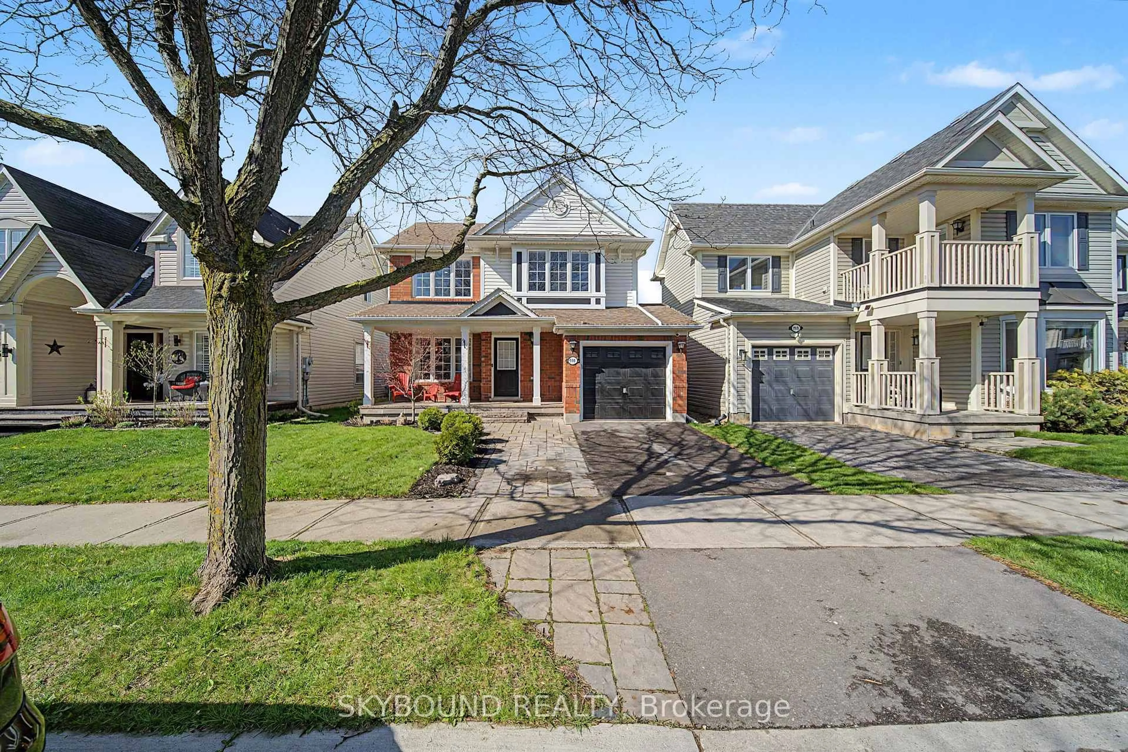 A pic from outside/outdoor area/front of a property/back of a property/a pic from drone, street for 970 Donnelly St, Milton Ontario L9T 6E2