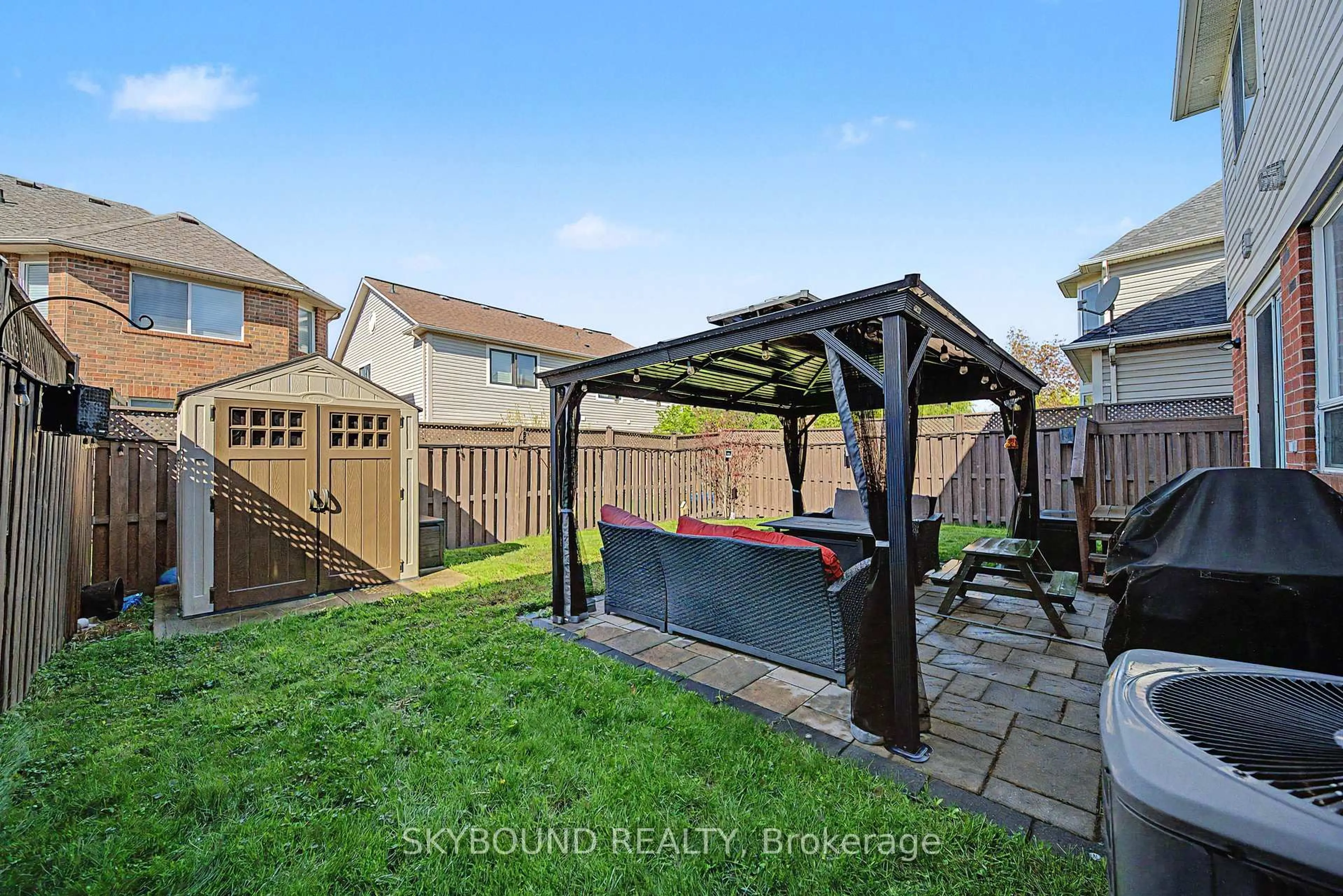 Patio, street for 970 Donnelly St, Milton Ontario L9T 6E2