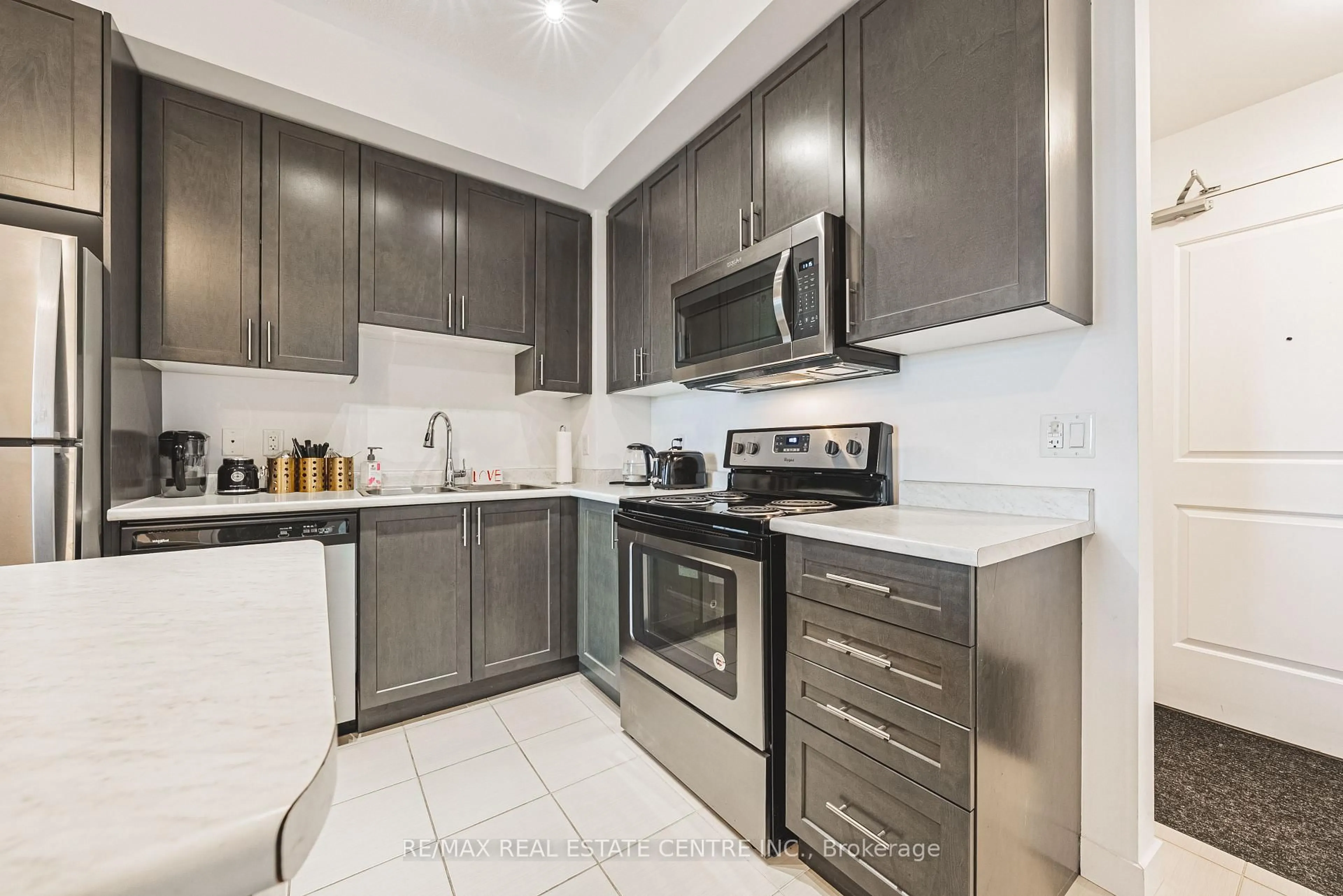 Standard kitchen, ceramic/tile floor for 2486 Old Bronte Rd #711, Oakville Ontario L6M 4J2