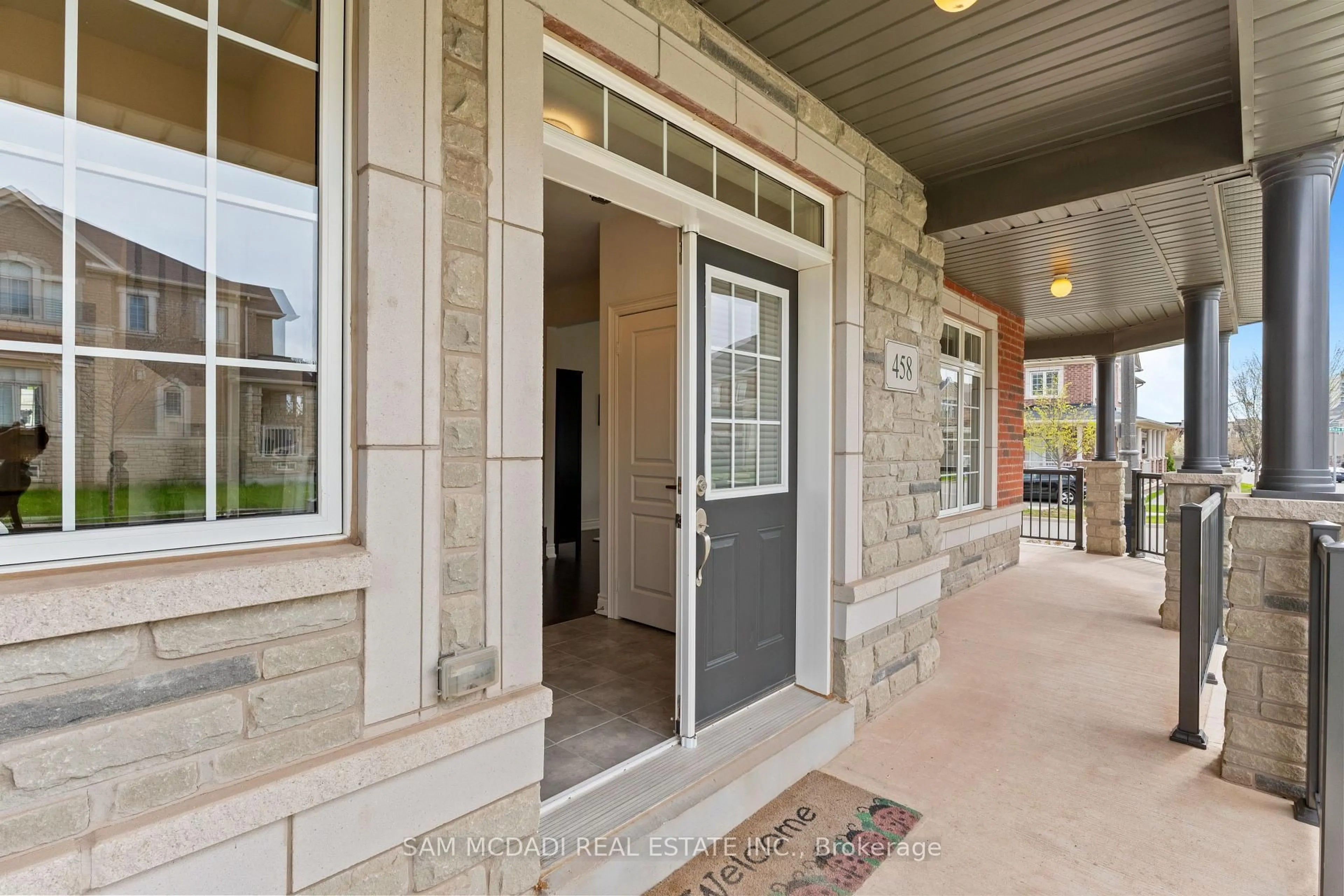Indoor entryway for 458 George Ryan Ave, Oakville Ontario L6H 0S4