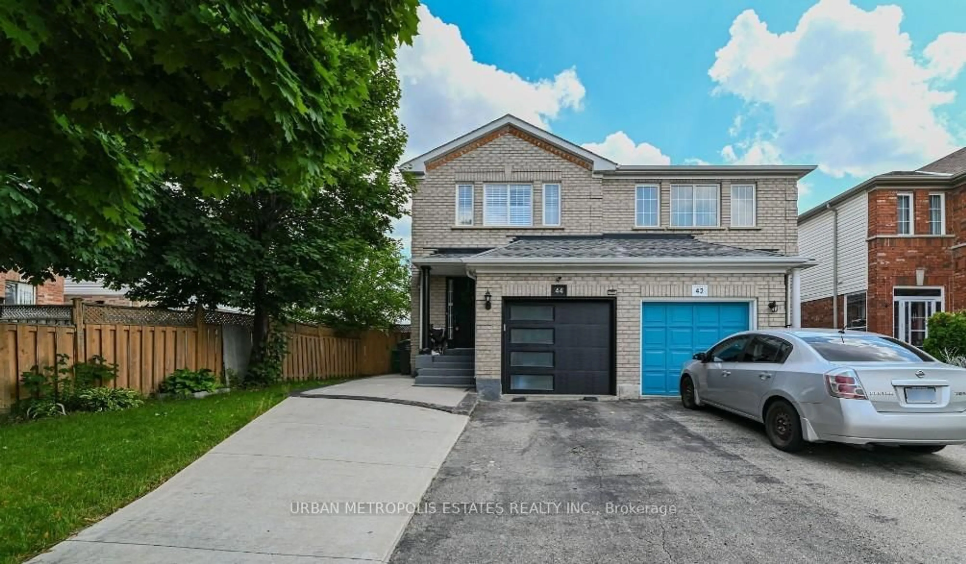 A pic from outside/outdoor area/front of a property/back of a property/a pic from drone, street for 44 Needlewood Lane, Brampton Ontario L6R 2N3