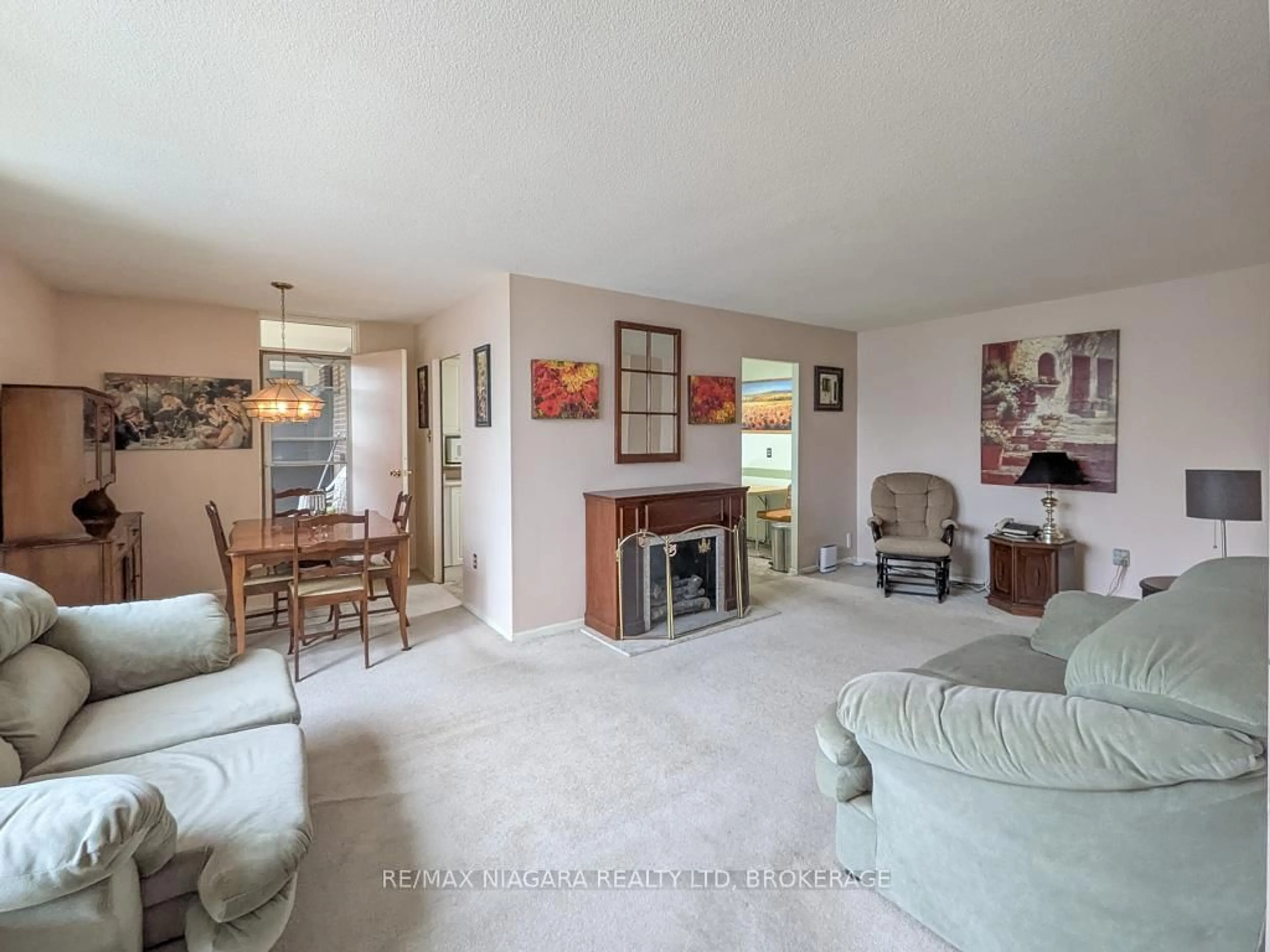Living room with furniture, unknown for 3170 Kirwin Ave #301, Mississauga Ontario L5A 3R1