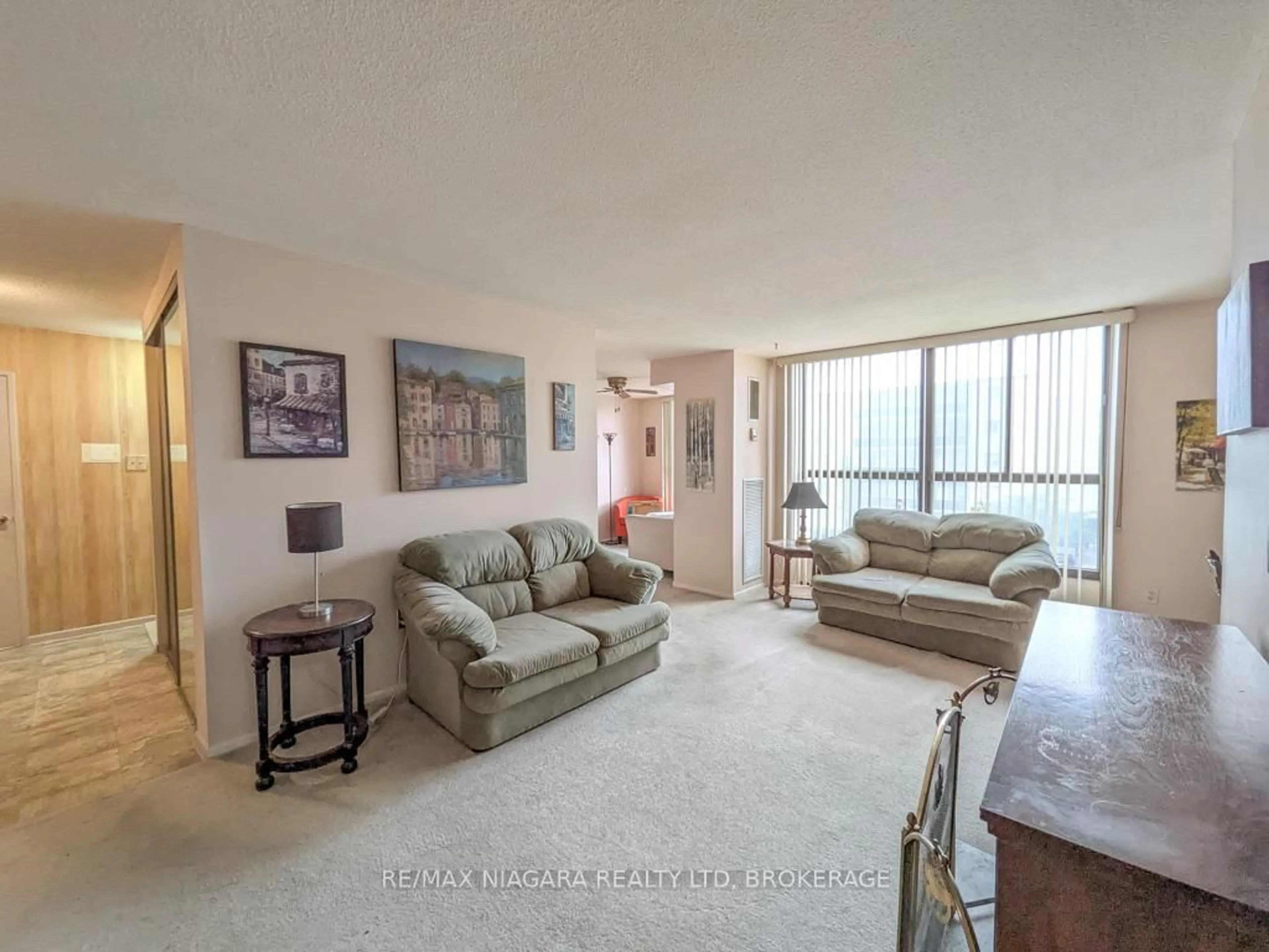 Living room with furniture, unknown for 3170 Kirwin Ave #301, Mississauga Ontario L5A 3R1