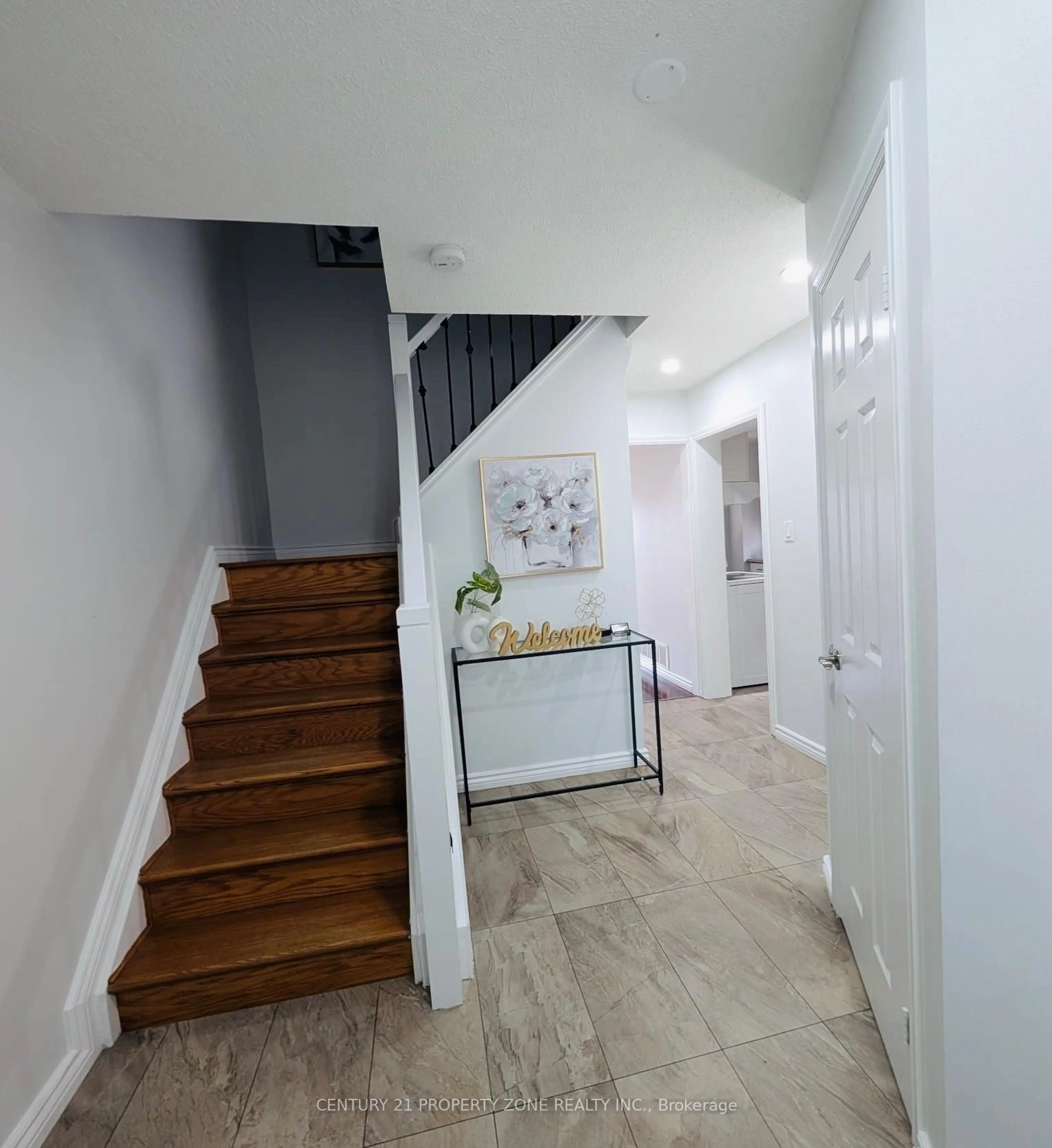 Indoor foyer for 240 Simmons Blvd, Brampton Ontario L6V 3Y1