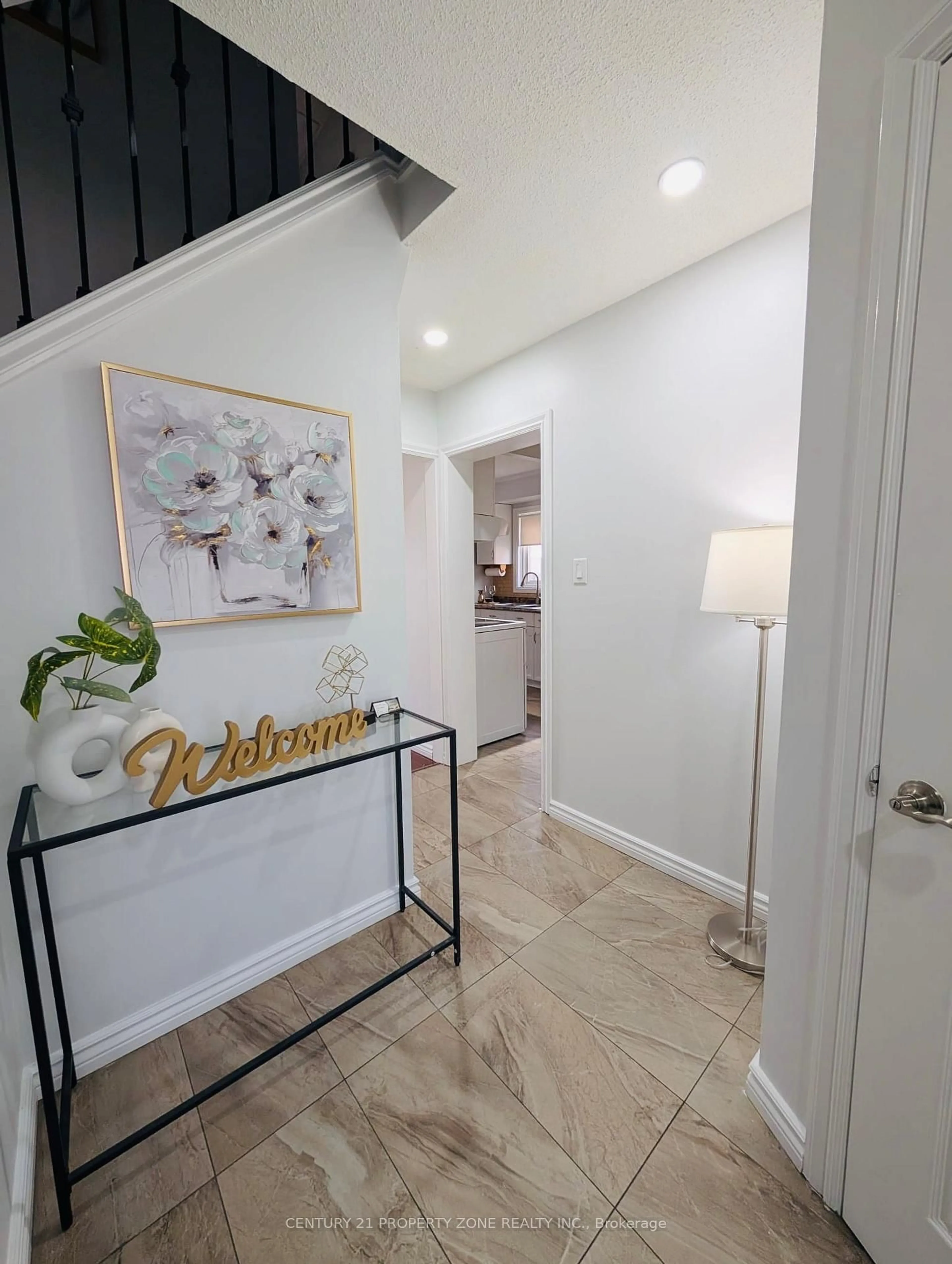 Indoor entryway for 240 Simmons Blvd, Brampton Ontario L6V 3Y1