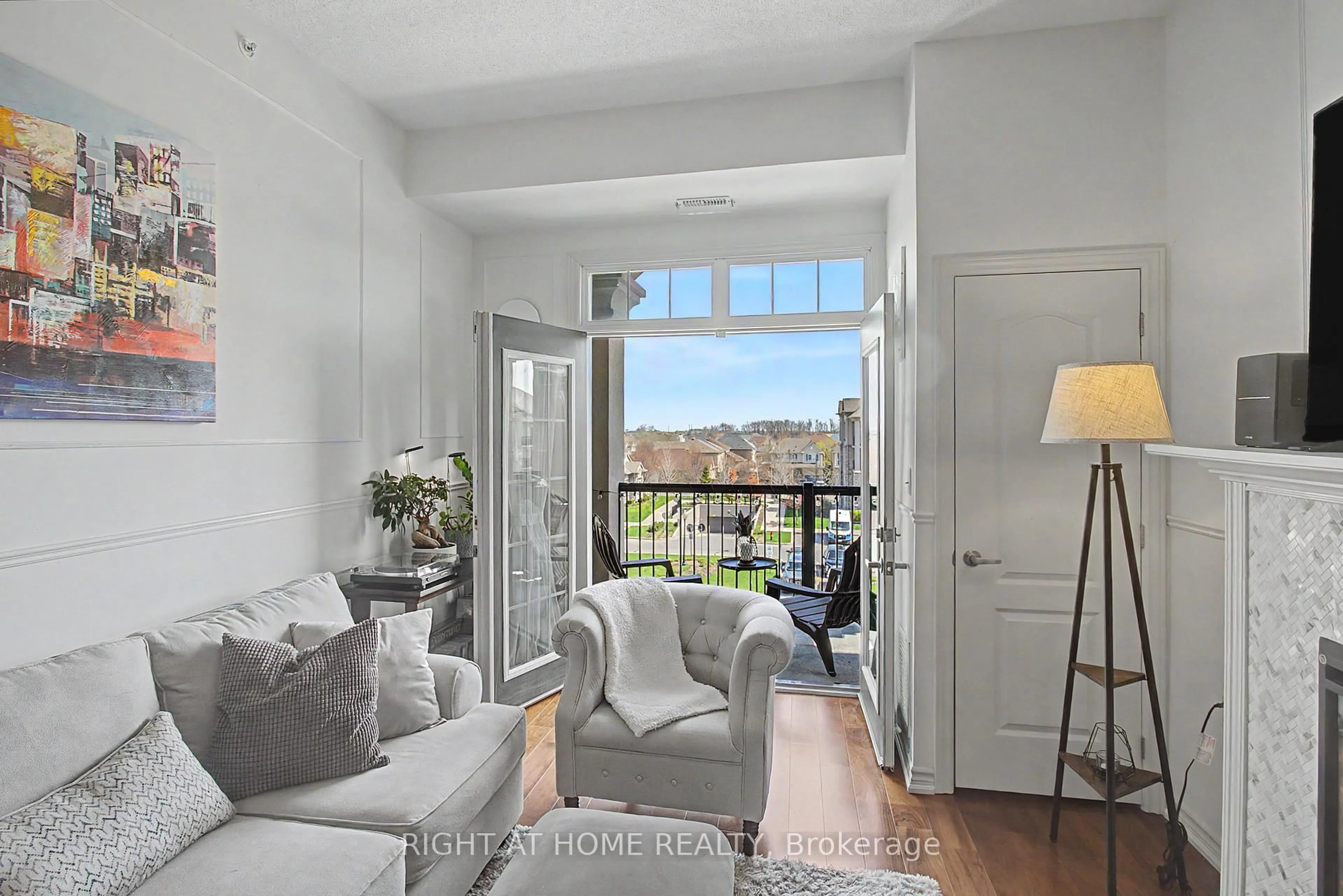 Indoor entryway for 1460 Main St #404, Milton Ontario L9T 8W5