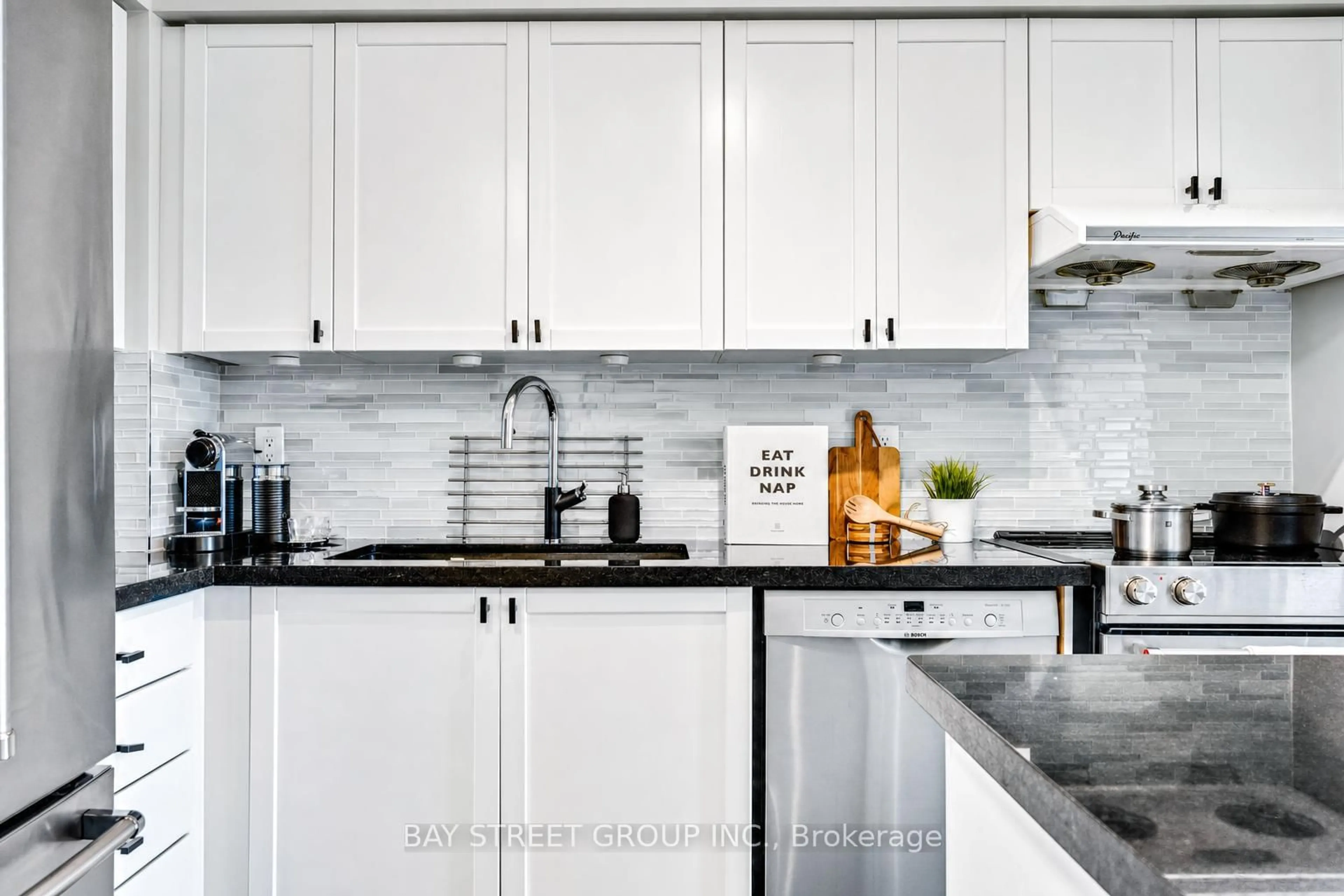 Contemporary kitchen, ceramic/tile floor for 55 Strathaven Dr #1706, Mississauga Ontario L5R 4G9