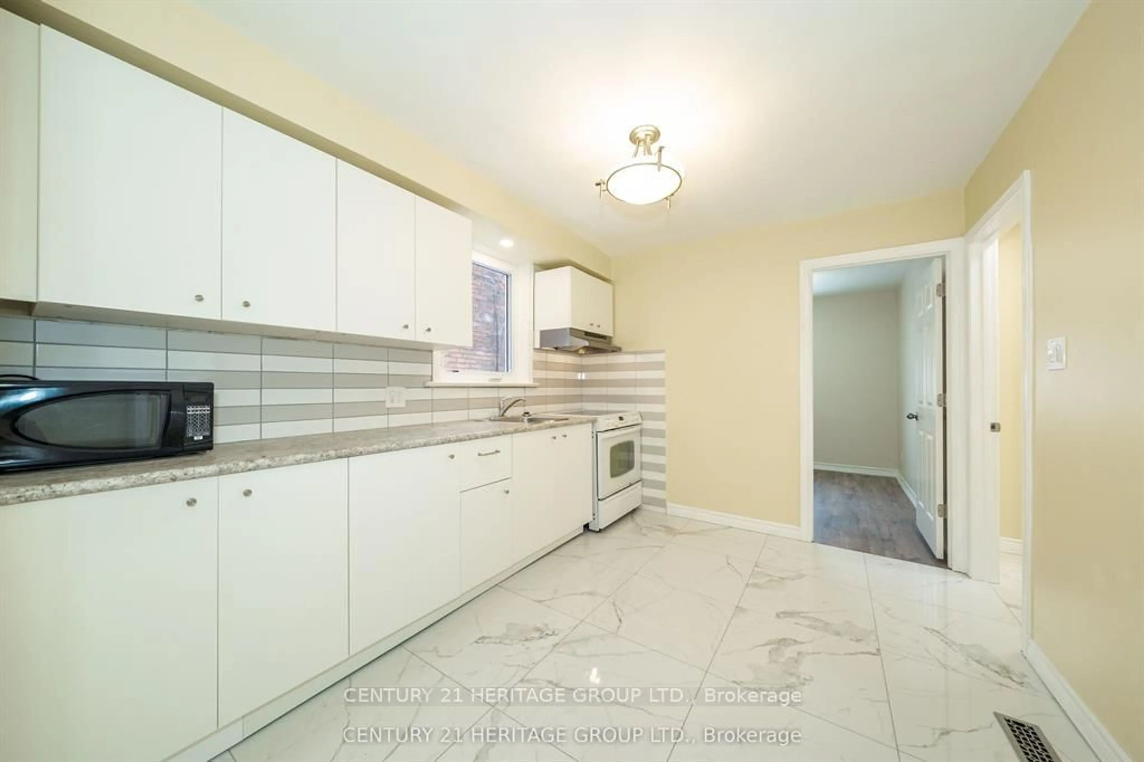 Unknown for 215 Keele St, Toronto Ontario M6P 2K1