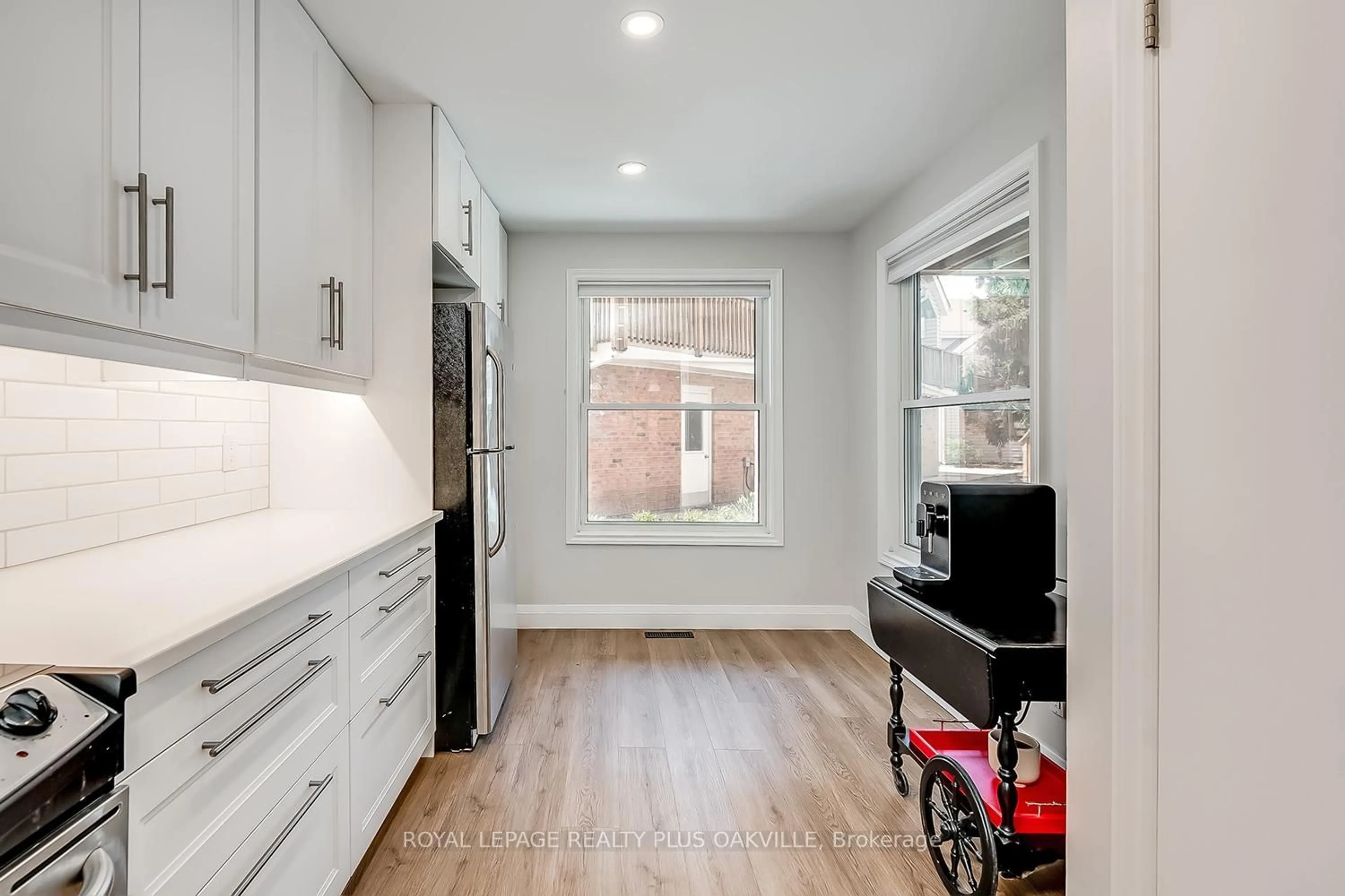 Unknown for 1220 Thorpe Rd #205, Burlington Ontario L7S 2H4