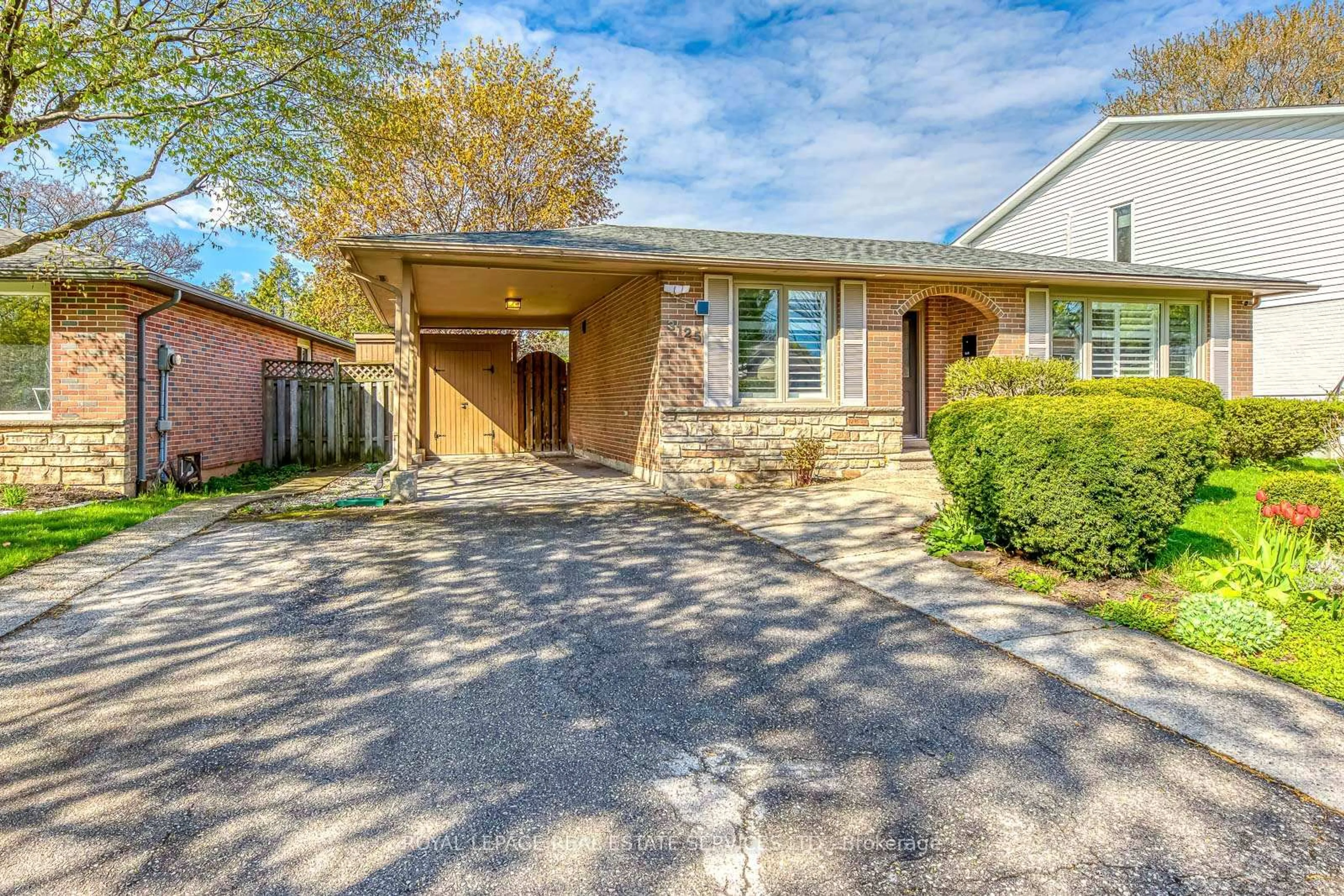 Home with brick exterior material, street for 3125 Centennial Dr, Burlington Ontario L7M 1B8
