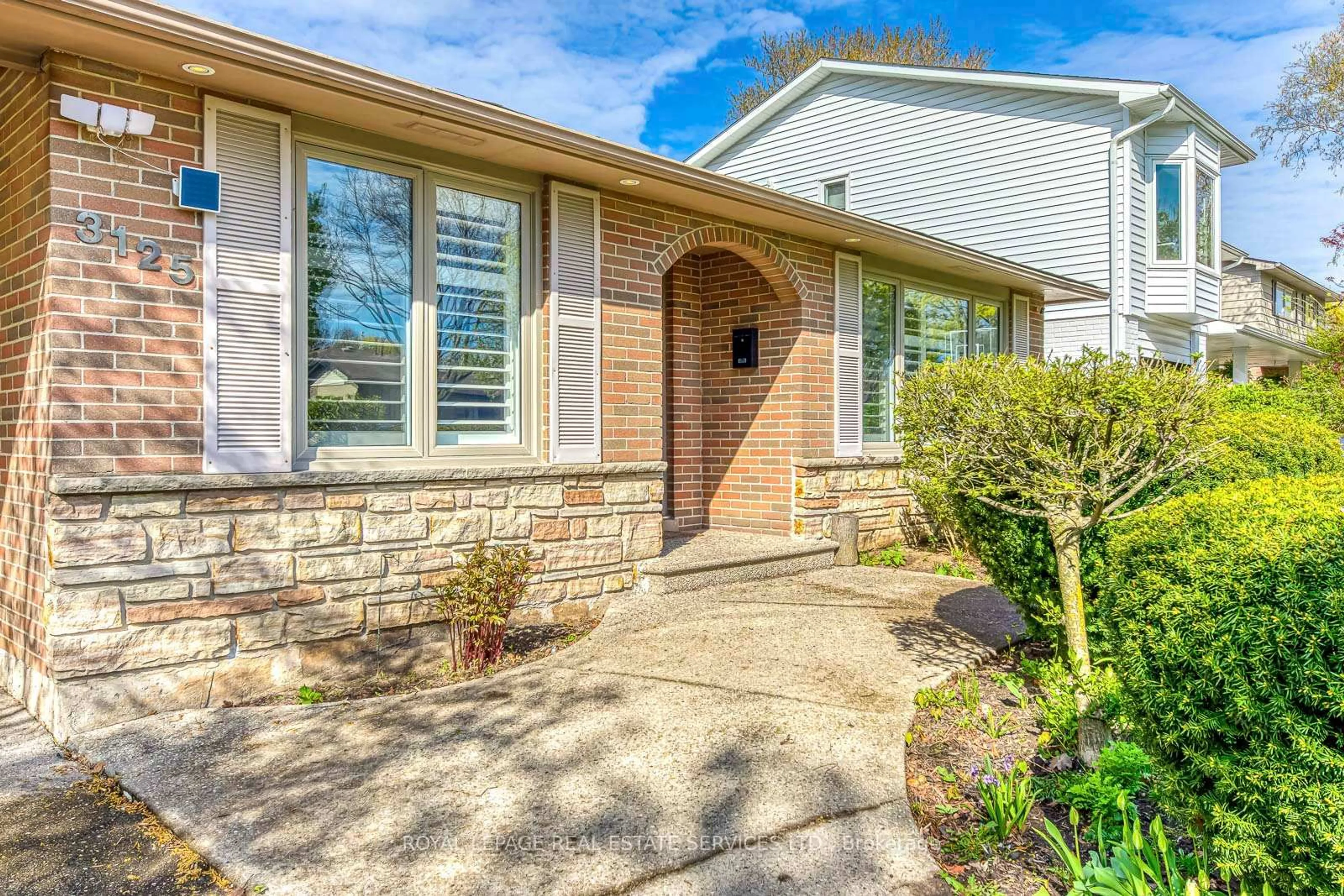 Home with brick exterior material, street for 3125 Centennial Dr, Burlington Ontario L7M 1B8