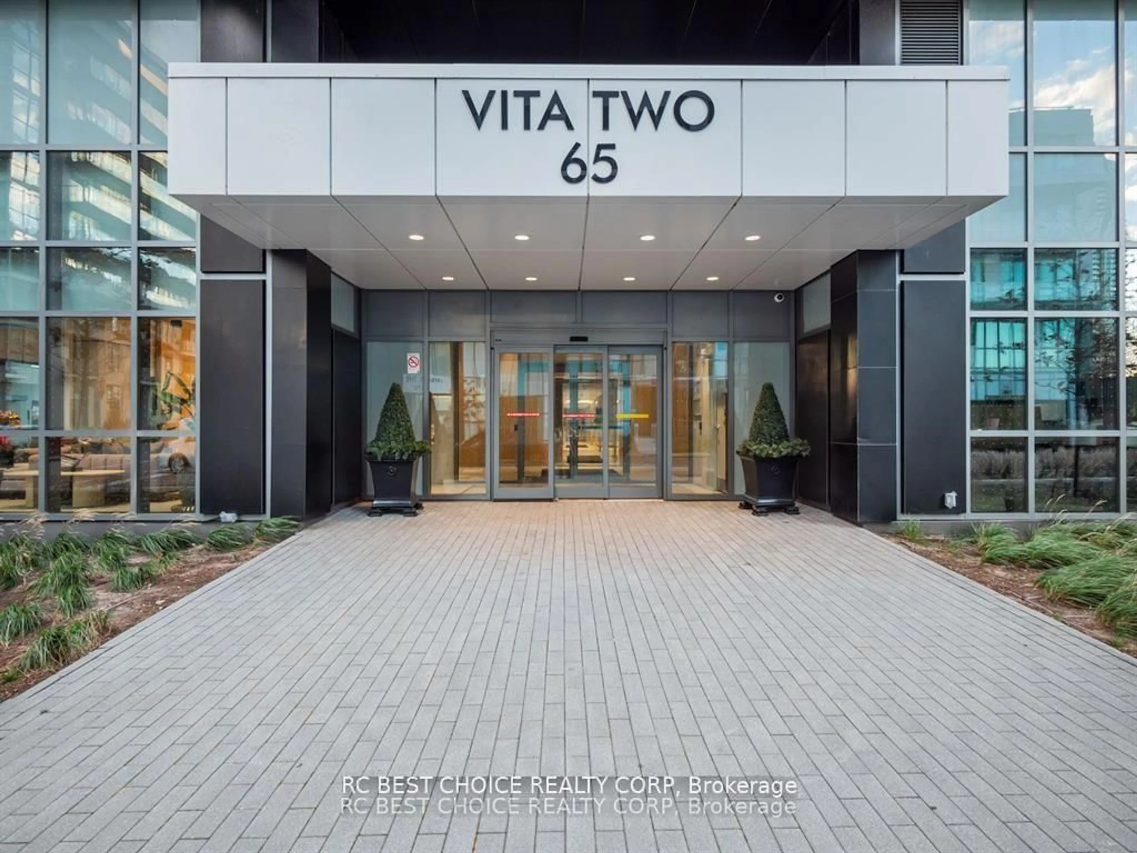 Indoor foyer for 65 Annie Craig Dr #1008, Toronto Ontario M8V 0G3