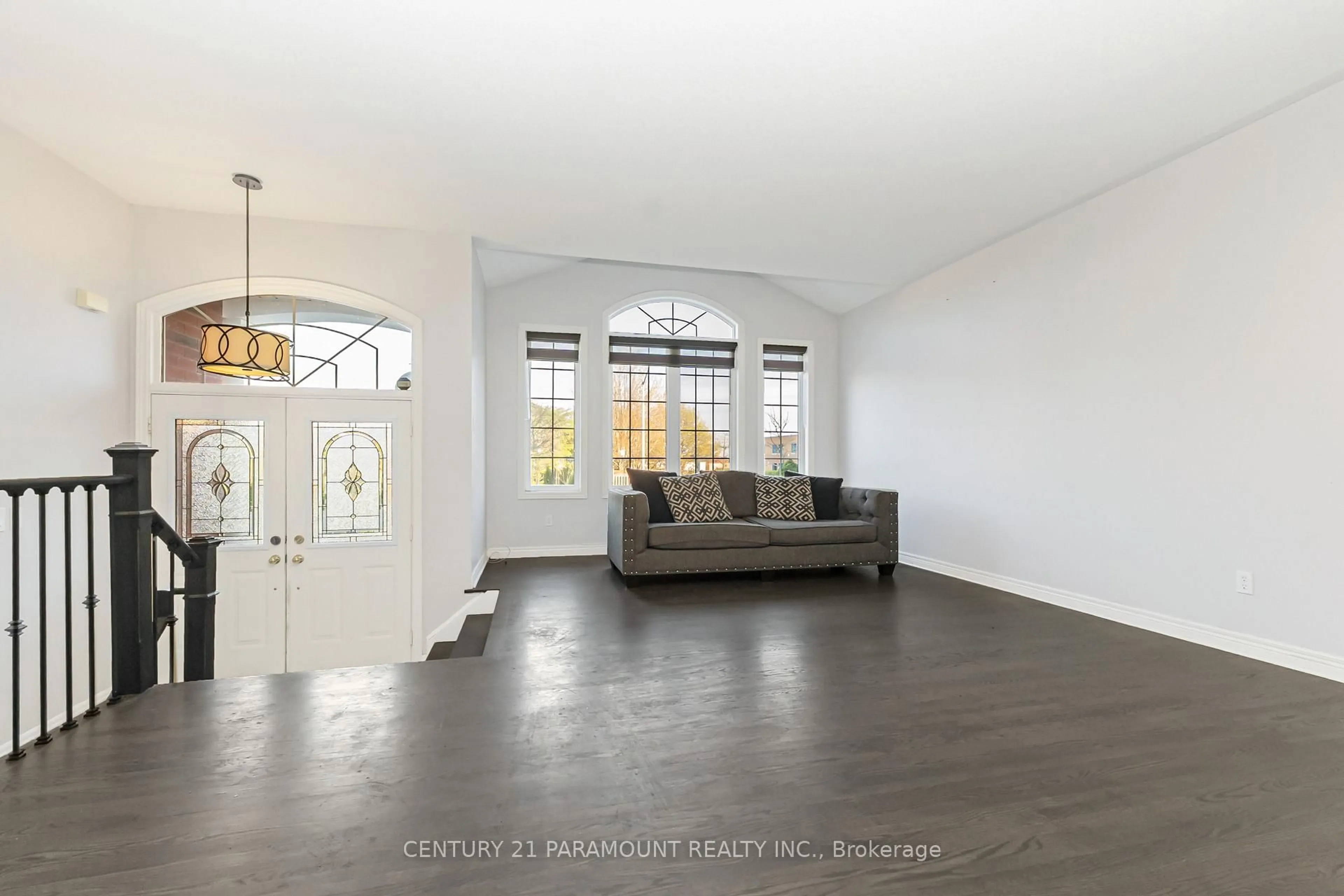 Living room with furniture, unknown for 2897 Westoak Trails Blvd, Oakville Ontario L6M 4V2